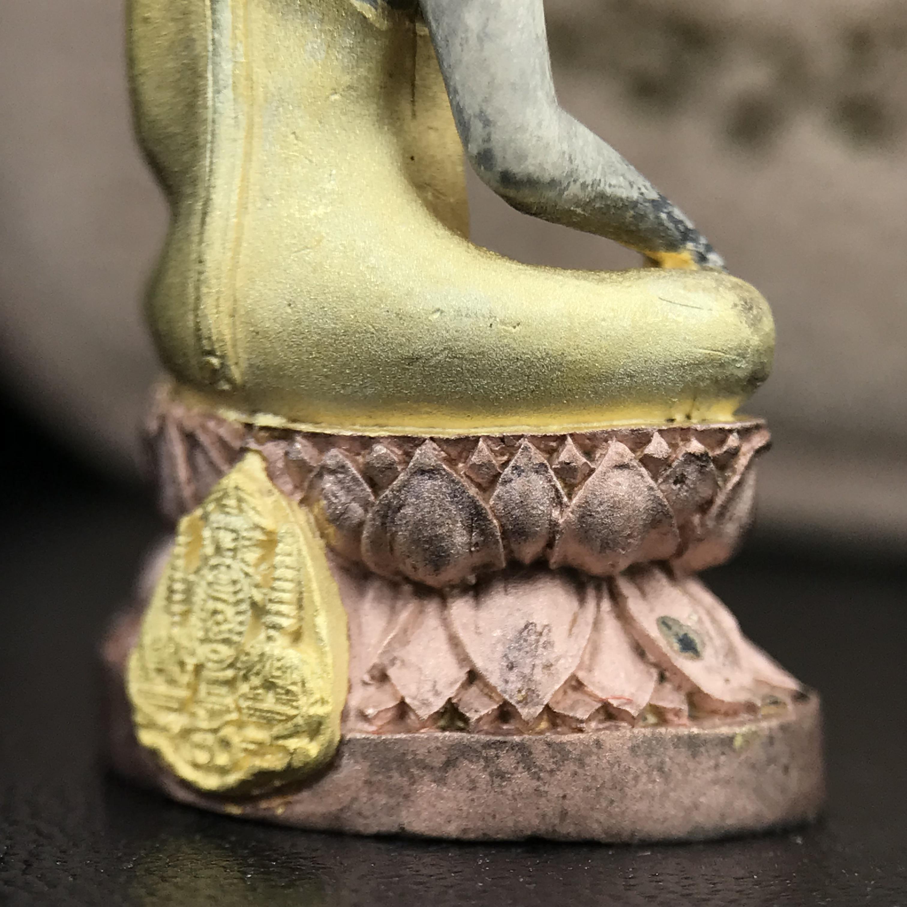 พระกริ่งพระพุทธนวราชบพิตร ตรากาญจนาภิเษกครองสิริราชสมบัติครบ 50 ปี รัชกาลที่9 ปี2540 เนื้อเงินสามกษัตริย์(ผิวเดิมสวย ครบ สมบูรณ์)พร้อมกล่องบรรจุเดิมครบ ชุดพระราชทาน(หายาก)