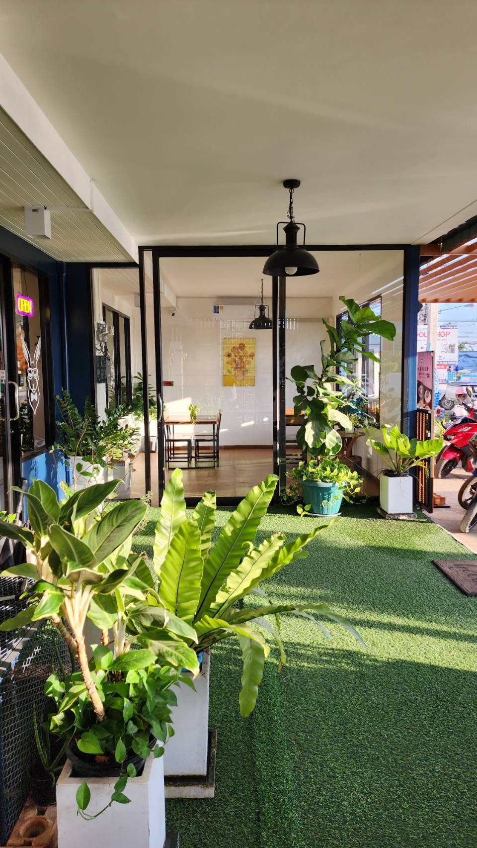 For Sales : Cherngtalay, 3-Storey Commercial Building, 11 bedrooms 14 bathrooms