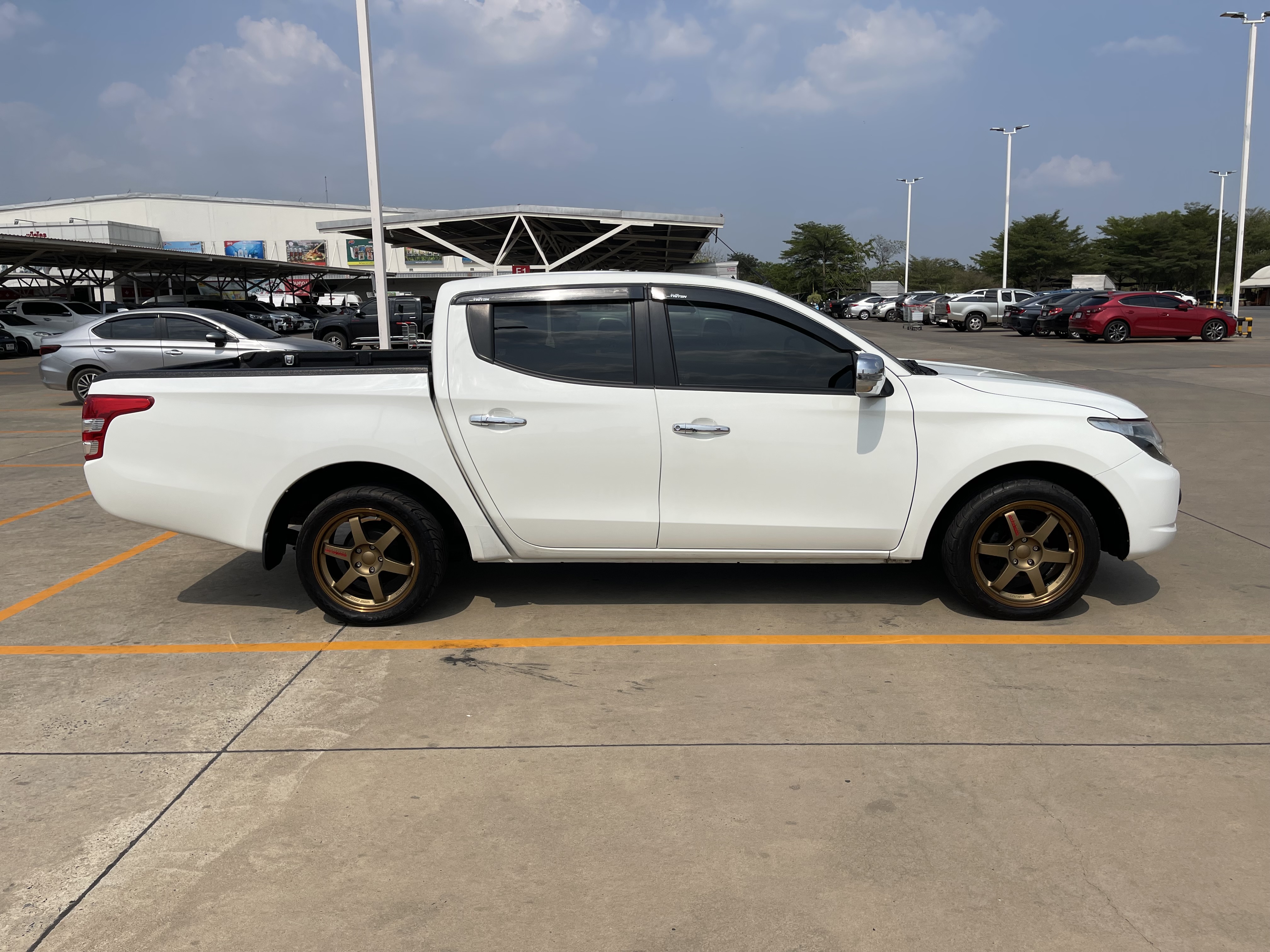 Mitsubishi Triton All New 4ประตู 2.5 GLX 2016 ขาว