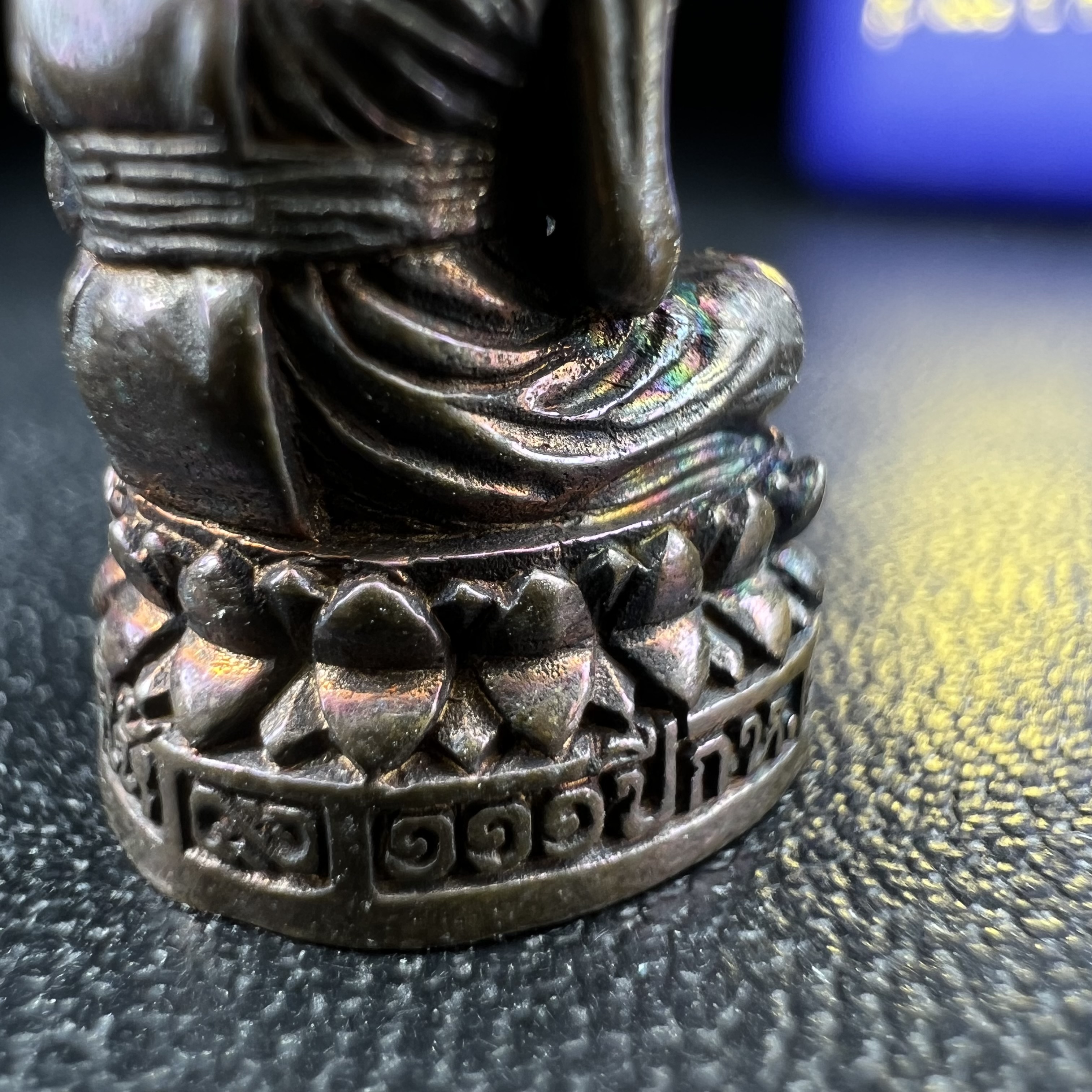 รูปเหมือนหล่อลอยองค์หลวงปู่ทวด รุ่น 111ปี กระทรวงกลาโหม เนื้อนวโลหะรมดำ-ปัดเงา ปี2540 พิธีใหญ่ เข้มขลัง นิยม พร้อมกล่องบรรจุเดิม(คัดสภาพสวยผิวเทพๆผิวรุ้งๆ)ทั้งพิธีทั้งพุทธศิลป์ทรงคุณค่าอีกหนึ่งรุ่นยอดนิยม