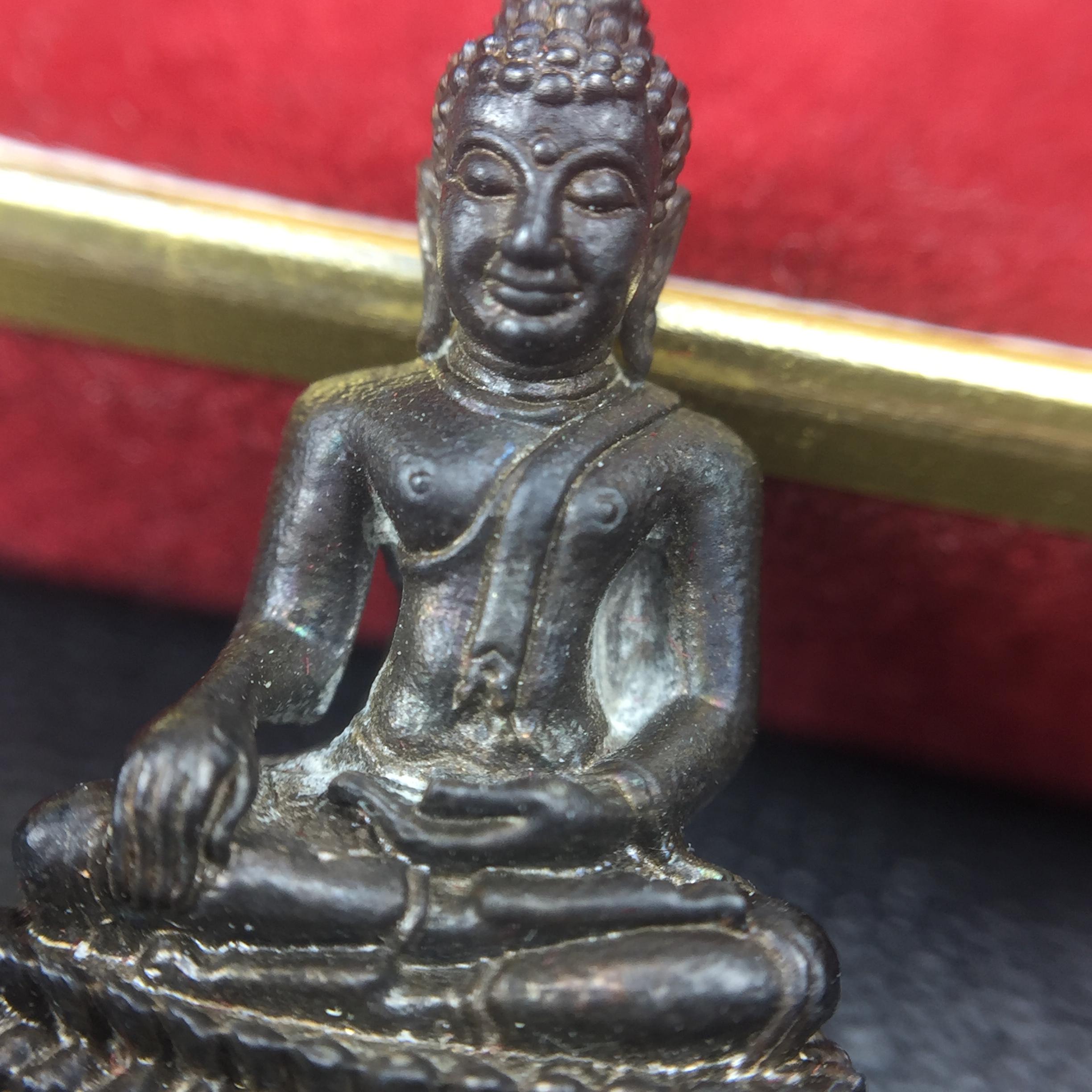 พระกริ่งพระพุทธชินสีห์ ภปร ทันโตเสฏโฐ ปี 2533 เนื้อนวโลหะ (วัตถุมงคลหนึ่งเดียวที่บรรจุพระทนต์(ฟัน)ในหลวงรัชกาลที่9 พระราชทานให้จัดสร้าง)(1ใน1999องค์)