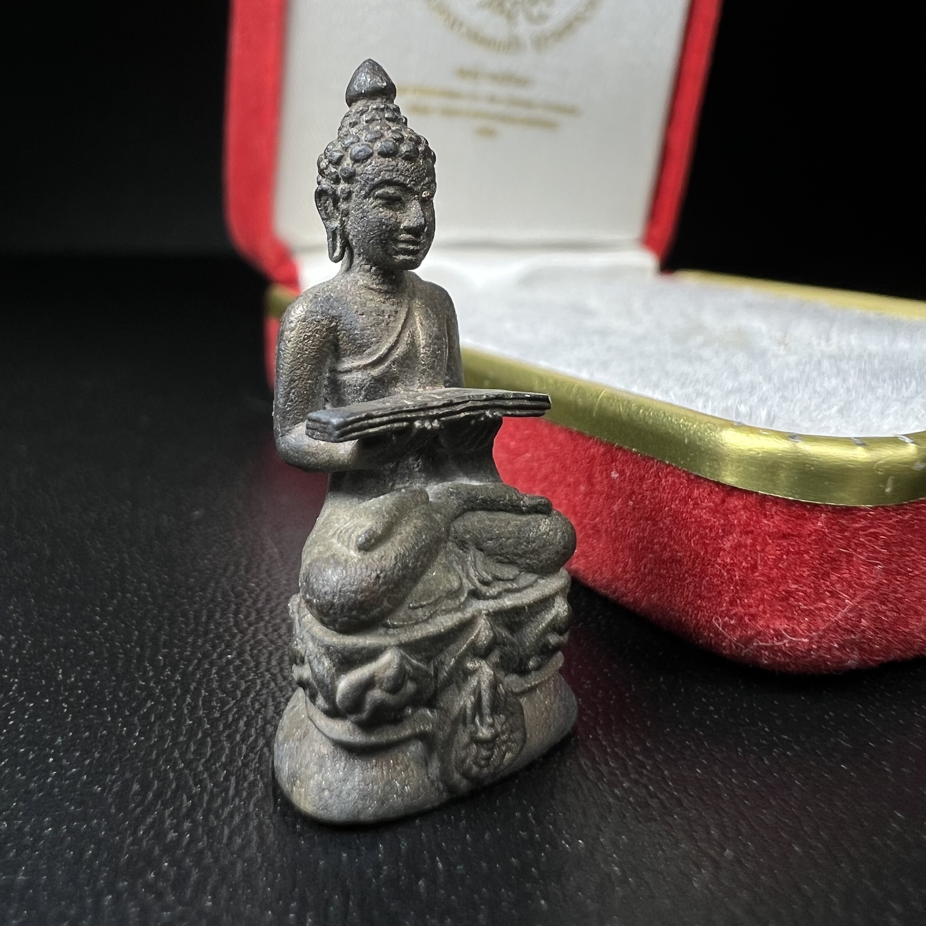 พระกริ่งปรมานุชิตชิโนรส วัดพระเชตุพนวิมลมังคลาราม(วัดโพธิ์) ปี2533 เนื้อนวโลหะ ( ในหลวงรัชกาลที่9เสด็จเททอง)