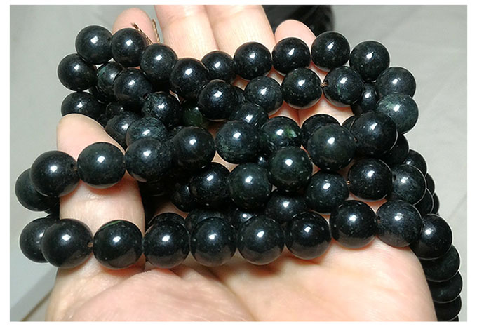 สร้อยประคำหิน(แม่เหล็กดูดติด)10มิล 108เม็ด เส้นละ