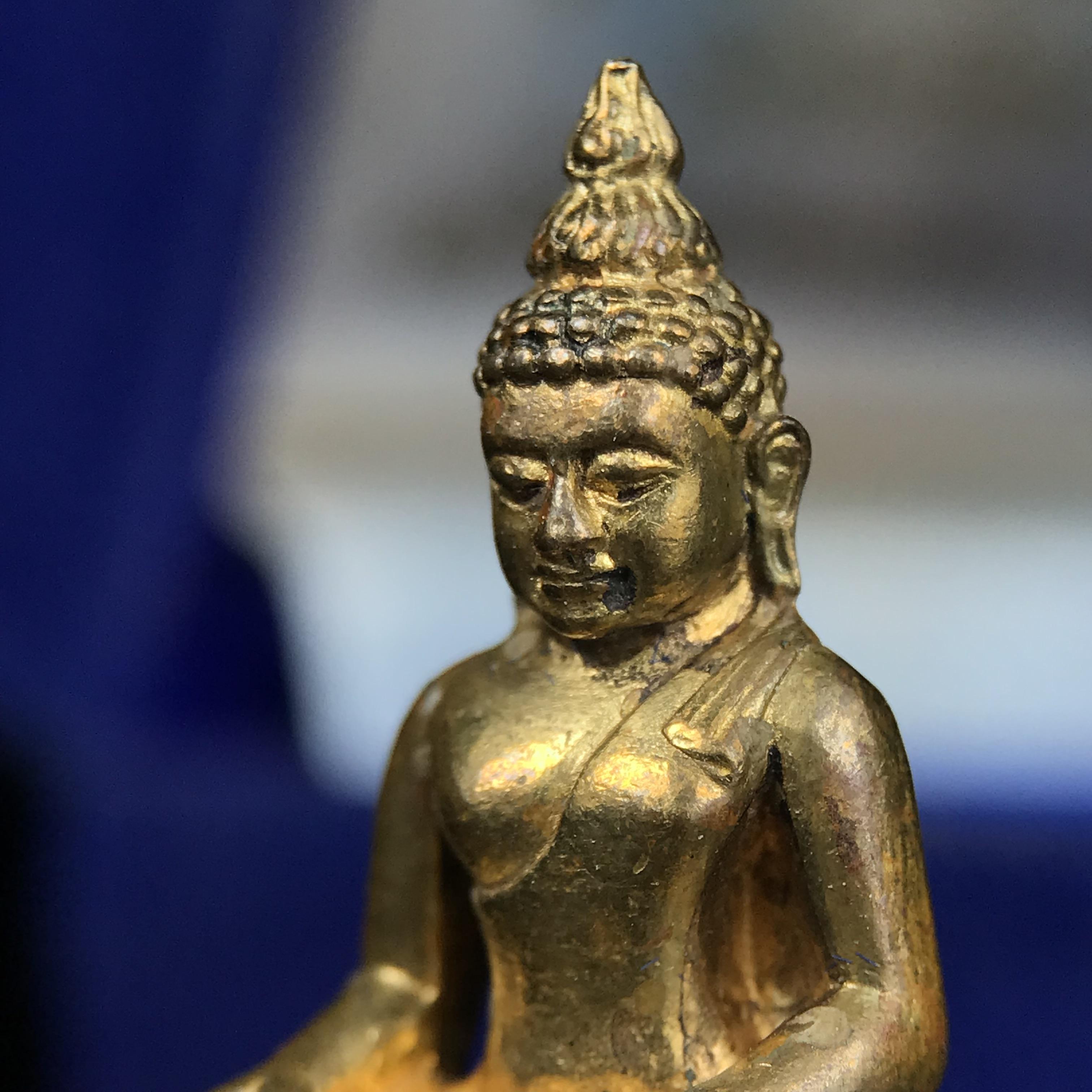 พระกริ่งไพรีพินาศ บรรจุเหล็กไหล ครั้งแรกและครั้งเดียวในประวัติศาสตร์ เฉลิมพระเกียรติ พระบาทสมเด็จพระเจ้าอยู่หัวรัชกาลที่9 พระชนมพรรษา 6 รอบ ปี2542 เนื้อสัมฤทธิ์(บรรจุเหล็กไหล)ดีนอก-ดีใน พิธีใหญ่ มวลสารเด่น (หายาก)***กล่องบรรจุเก่าชำรุดตามรูป***