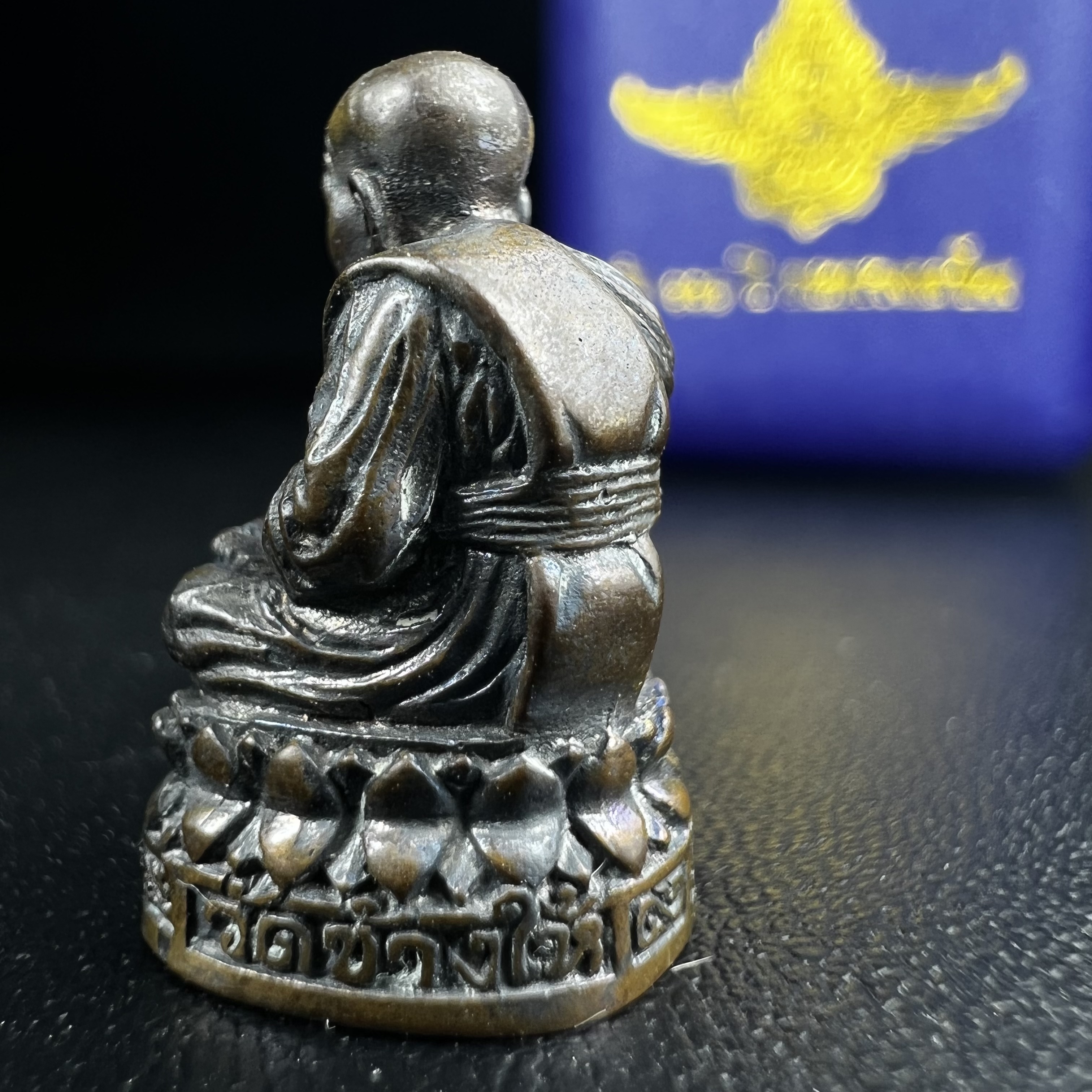 รูปเหมือนหล่อลอยองค์หลวงปู่ทวด รุ่น 111ปี กระทรวงกลาโหม เนื้อนวโลหะรมดำ-ปัดเงา ปี2540 พิธีใหญ่ สภาพสวย เข้มขลัง นิยม พร้อมกล่องบรรจุเดิม