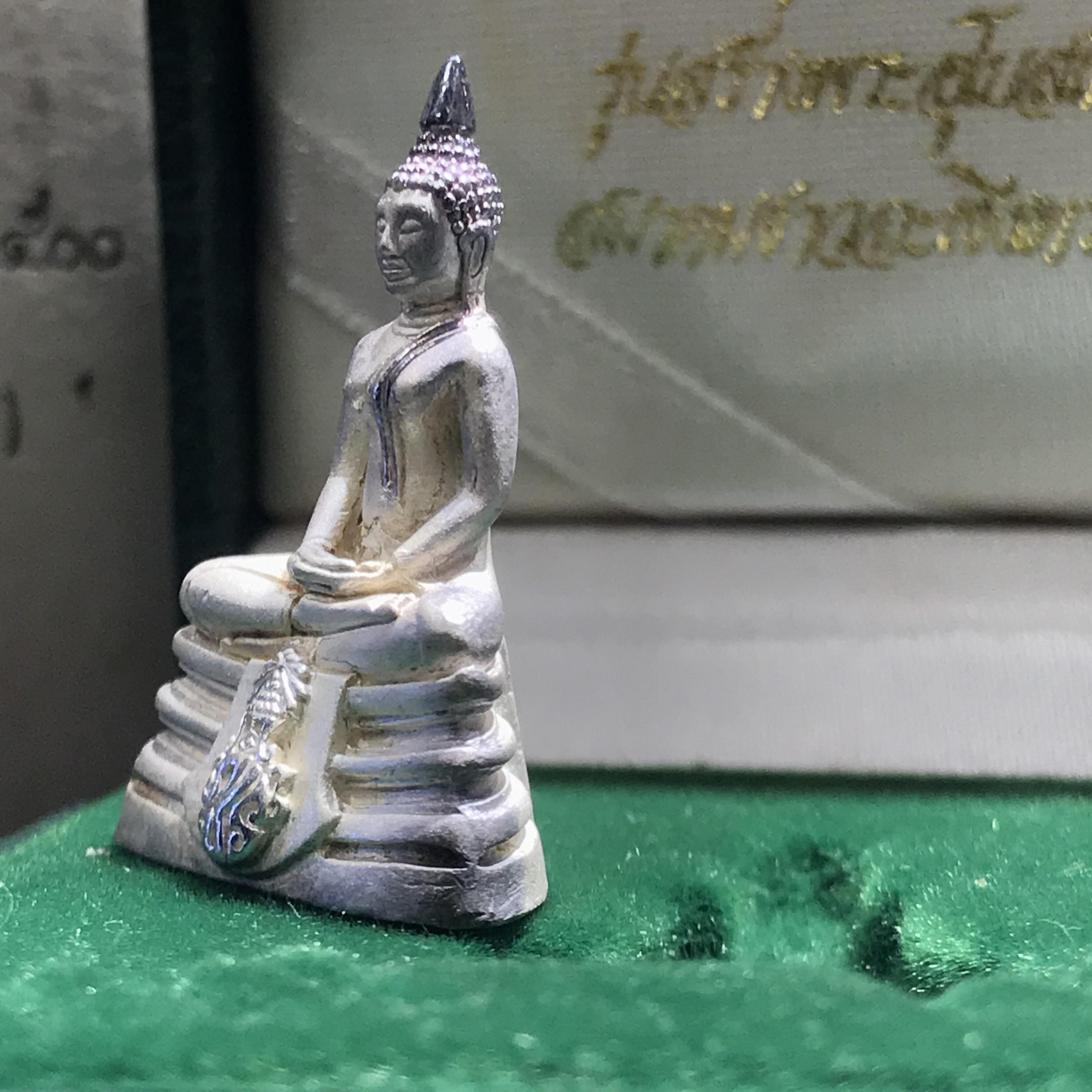 พระกริ่งพระพุทธโสธร ภปร. รุ่นย้อนยุค เนื้อเงิน ปี2539