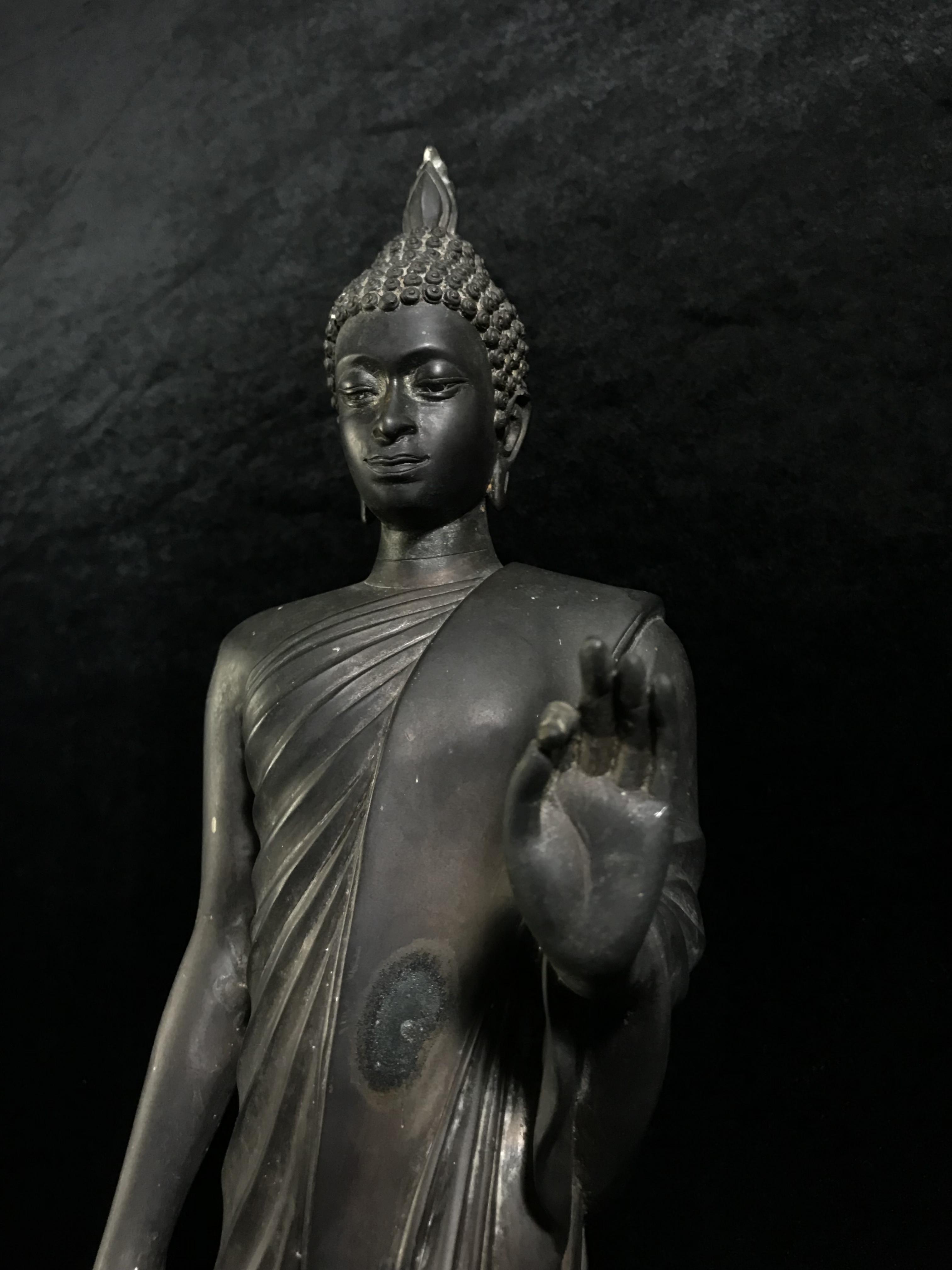 พระบูชา 25พุทธศตวรรษ พระศรีศากยะทศพลญาณ ประธานพุทธมณฑลสุทรรศน์ ปี 2531 ตราสัญลักษณ์พระราชพิธีรัชมังคลาภิเษก ปี 2531 หมายเลข (๑๕)๕๘๓ ขนาดความสูง 15 นิ้ว รวมฐานสูง 18 นิ้ว(นิยมหายาก)