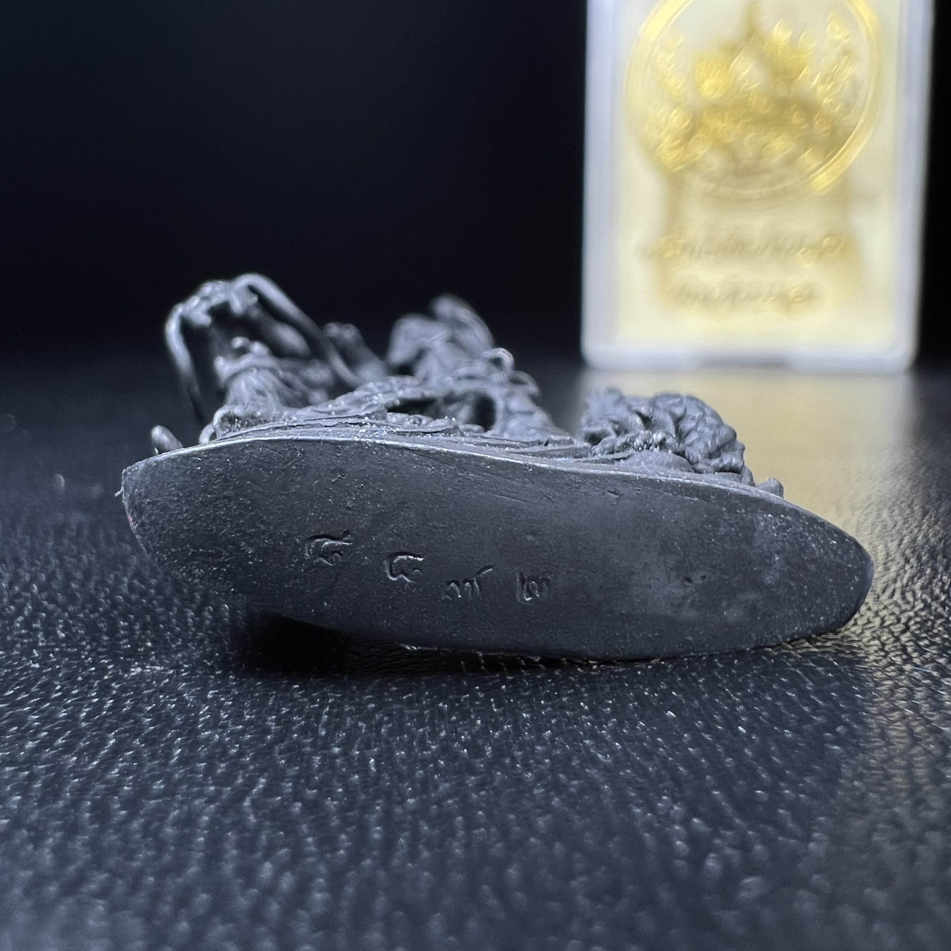 รูปหล่อลอยองค์พระโพธิสัตว์กวนอิม ทรงประทับมังกร จ.ระนอง พ.ศ.2539 เนื้อนวโลหะ พิมพ์ใหญ่(สวยงดงาม เข้มขลัง ทรงคุณค่า) เฉลิมฉลองในวโรกาสที่พระบาทสมเด็จพระเจ้าอยู่หัวทรงครองสิริราชสมบัติครบ 50 ปี(องค์หมายเลข๘๘๗๒)