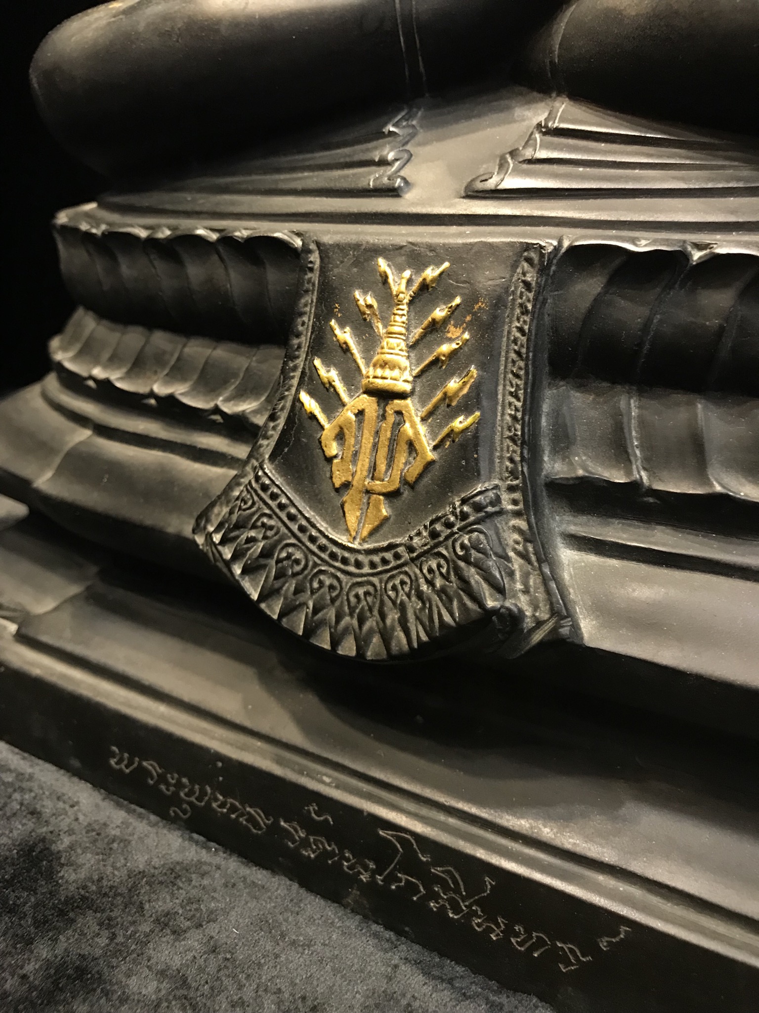 พระพุทธรัตนโกสินทร์ 200 ปี พ.ศ.2525 หน้าตัก 9 นิ้ว วัดทองศาลางาม พระพุทธปางปฐมเทศนา ผ้าทิพย์ประดิษฐานพระนามาภิไธยย่อ มวก (มหาวชิราลงกรณ์ รัชกาลที่ 10)