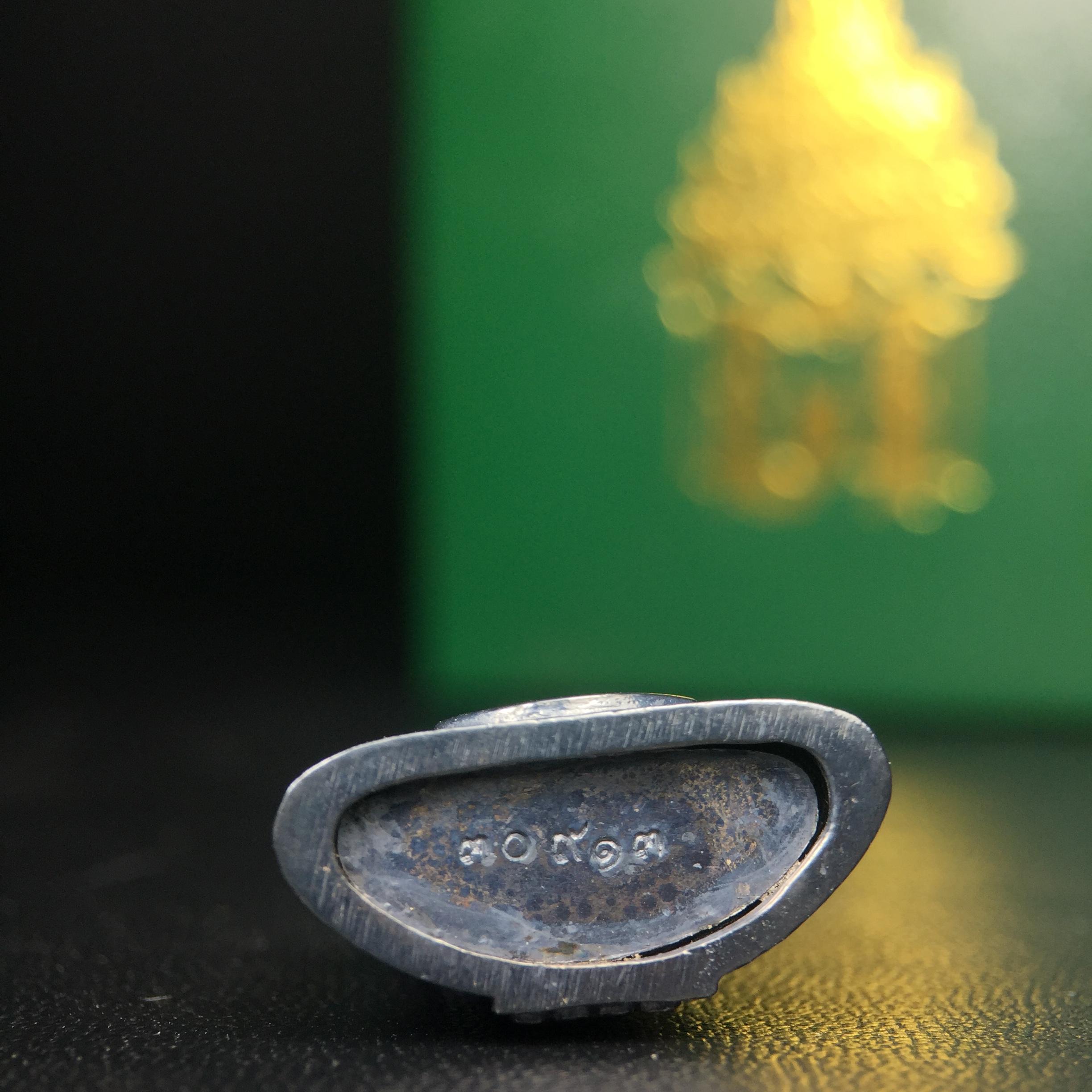 พระพุทธโสธร รุ่น กศก. 120 ปี เนื่องในโอกาสครบ 120 ปี กรมศุลกากร กระทรวงการคลัง จัดสร้าง ปี 2537 เนื้อเงินบริสุทธิ์ 99.9% ผิวขัดเงาลงดำ(งานบริษัท แพรนด้า จิวเวลรี่)สวยงดงาม ทรงคุณค่า