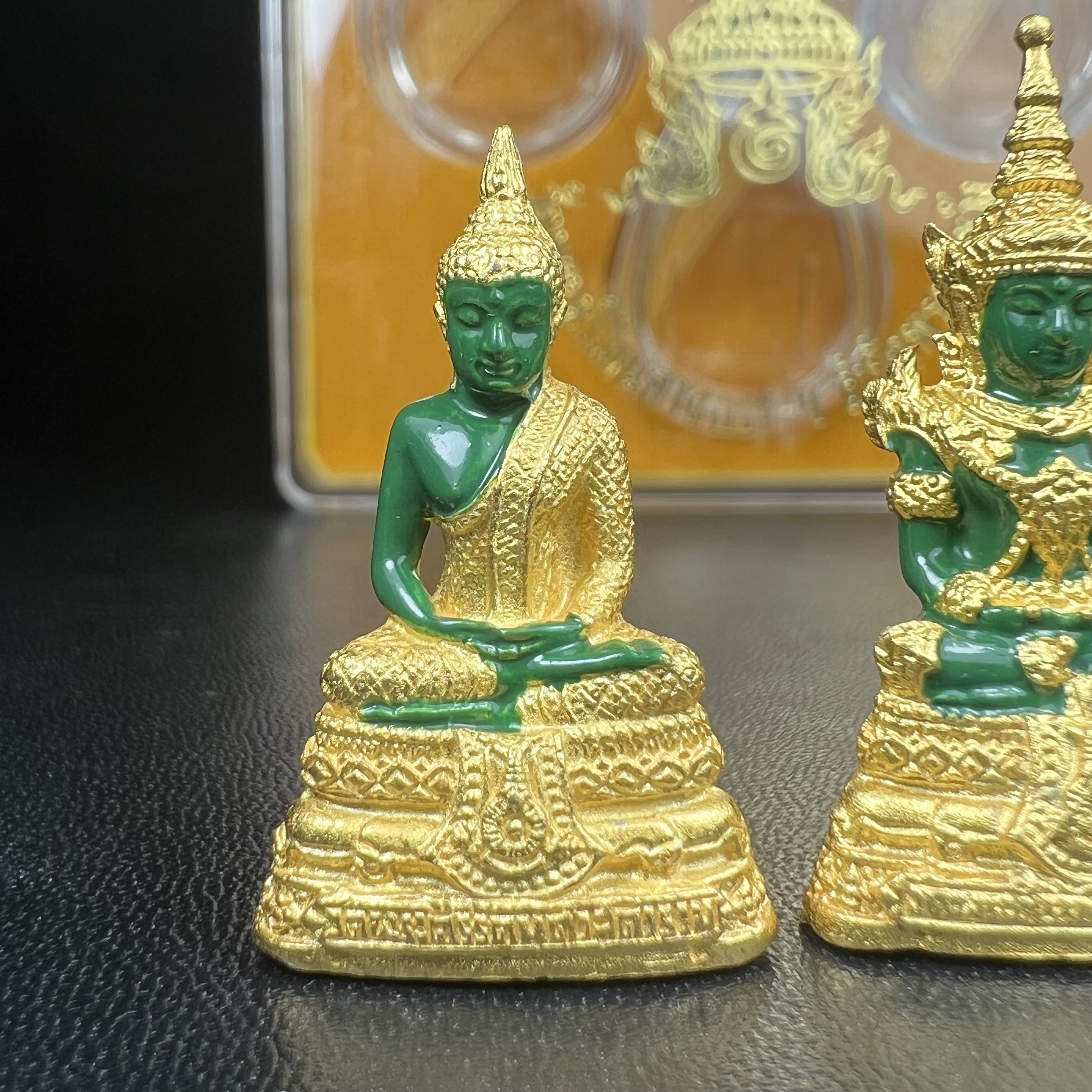 พระพุทธมหามณีรัตนปฏิมากร(พระแก้วมรกต) วัดพระศรีรัตนศาสดาราม สำนักพระราชวัง จัดสร้าง ชุด3 ฤดู ร้อน ฝน หนาว(บรรจุมวลสารใต้ฐาน)