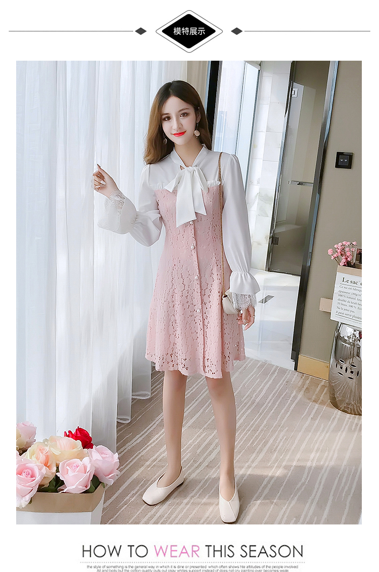 ชุดเดรสสั้นผ้าลูกไม้สีชมพูต่อผ้าโพลีเอสเตอร์สีขาวตัวเสื้อ คอผูกโบว์ แขนยาว ชุดทรงปล่อย สวยน่ารัก