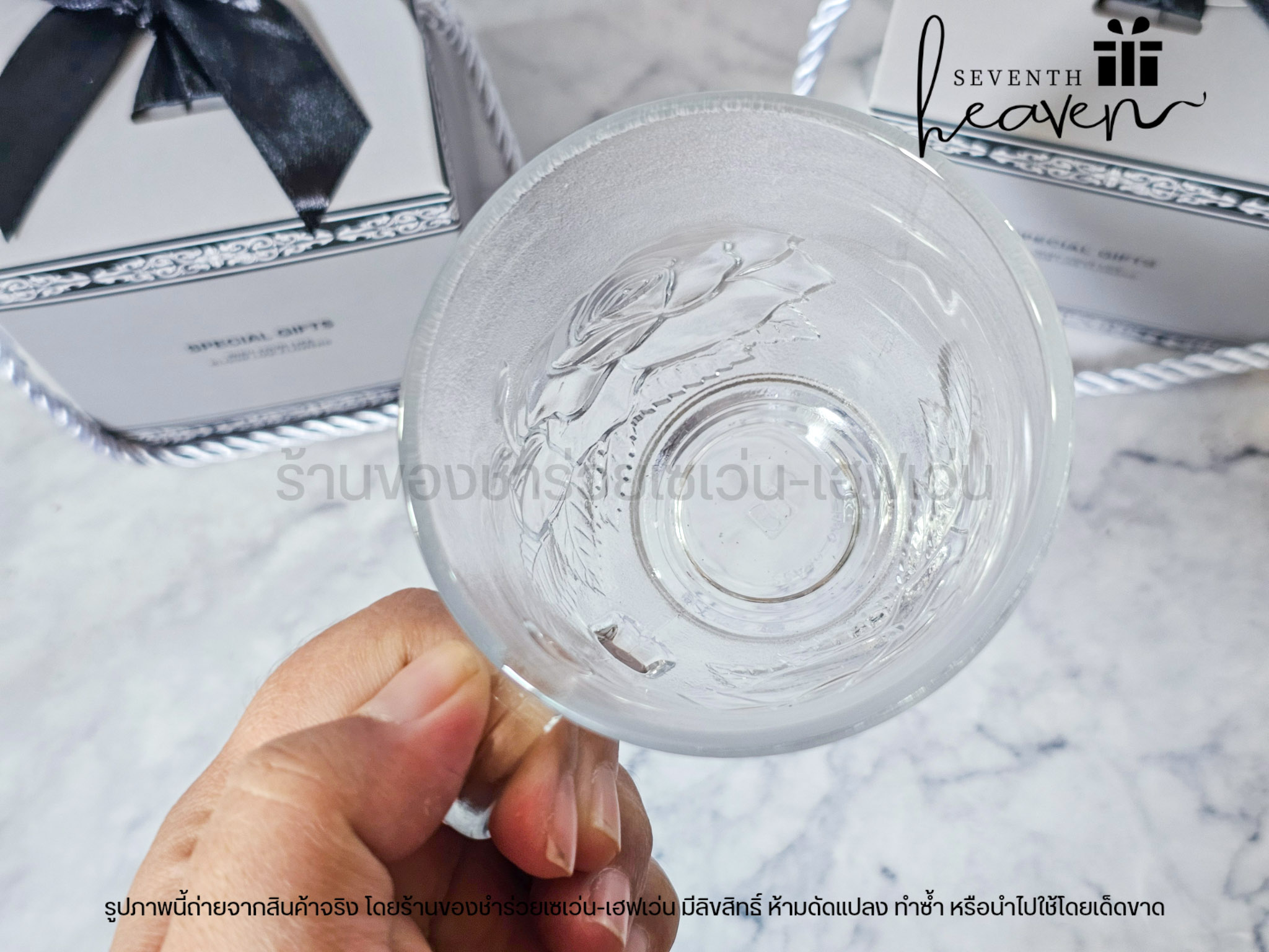 ของชำร่วยงานศพ แก้วกาแฟขุ่นกุหลาบ ใส่กล่องมีหูหิ้วสีเทา ริบบิ้นสีดำ