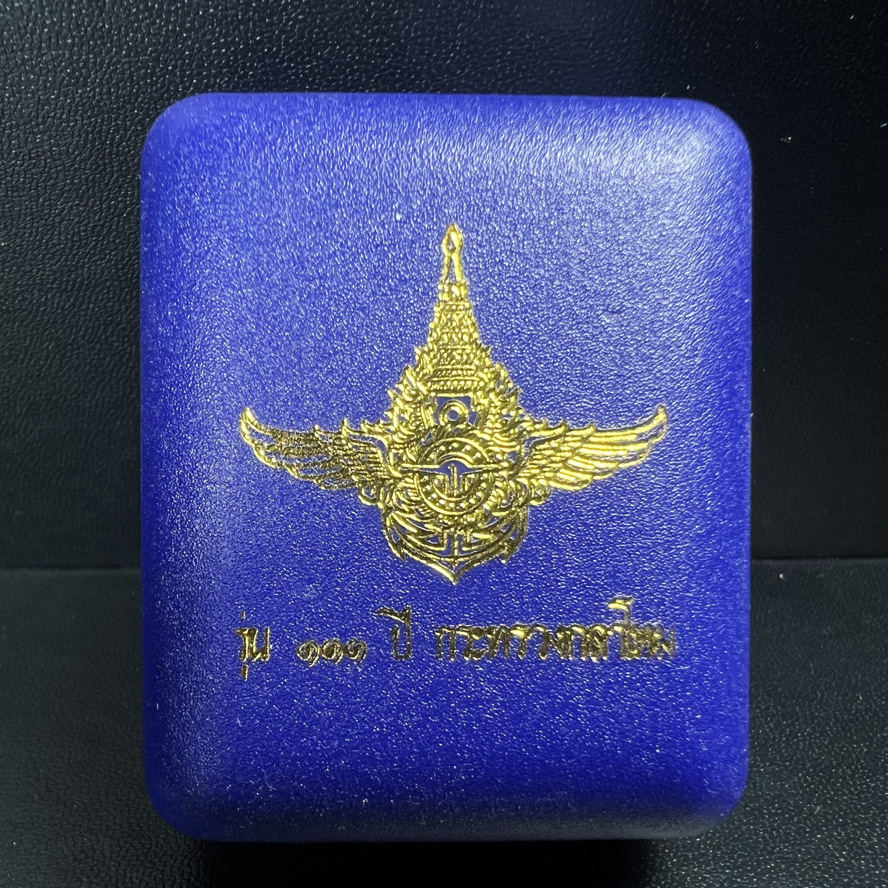 รูปเหมือนหล่อลอยองค์หลวงปู่ทวด รุ่น 111ปี กระทรวงกลาโหม เนื้อนวโลหะรมดำ-ปัดเงา ปี2540 พิธีใหญ่ เข้มขลัง นิยม พร้อมกล่องบรรจุเดิม(คัดสภาพสวยผิวเทพๆผิวรุ้งๆ)ทั้งพิธีทั้งพุทธศิลป์ทรงคุณค่าอีกหนึ่งรุ่นยอดนิยม