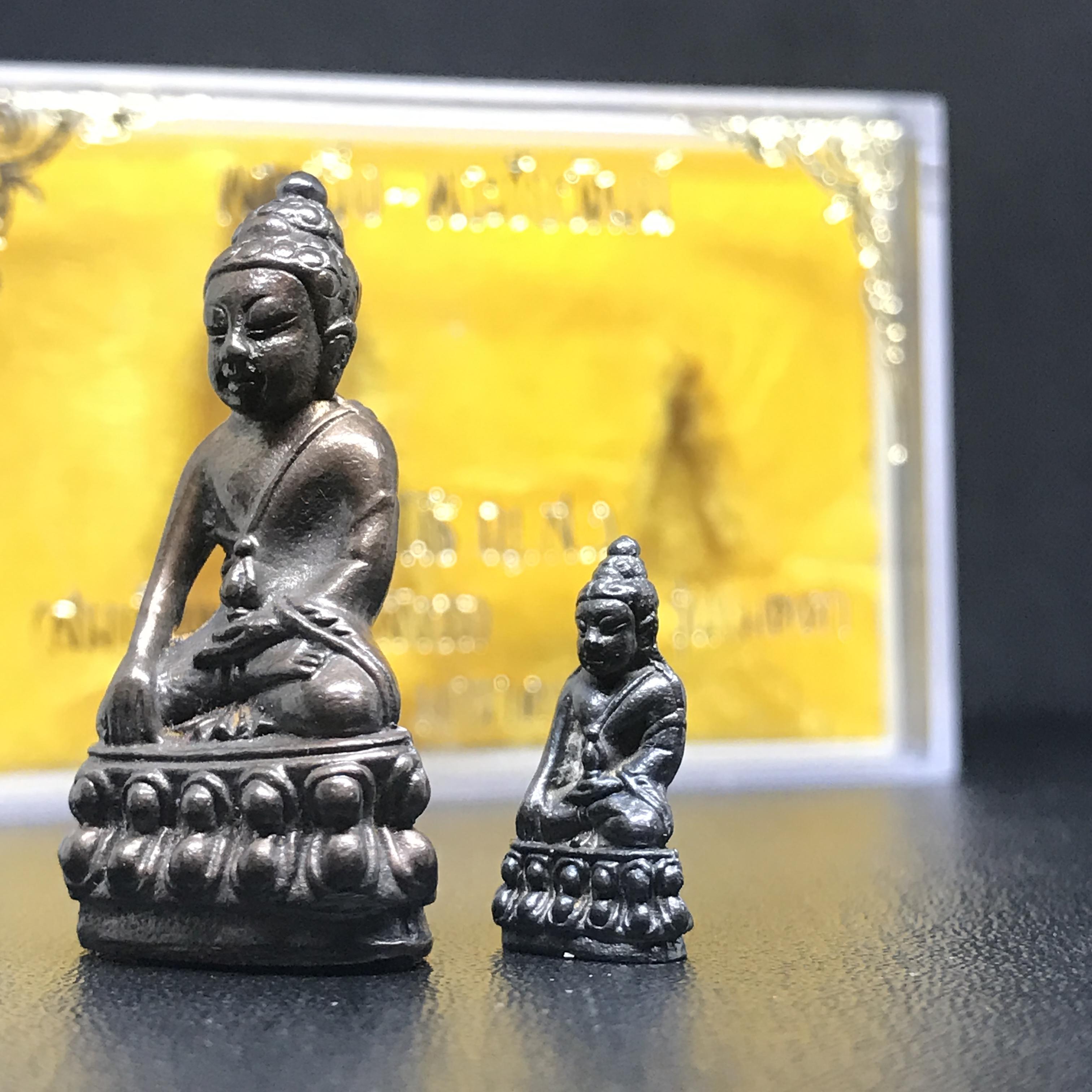 พระกริ่ง-พระชัยวัฒน์ รุ่นเมตตา ปี2529 วัดบวรนิเวศวิหาร เนื้อนวโลหะ(ในหลวงร.9เสด็จเททอง)(1ใน999ชุด)