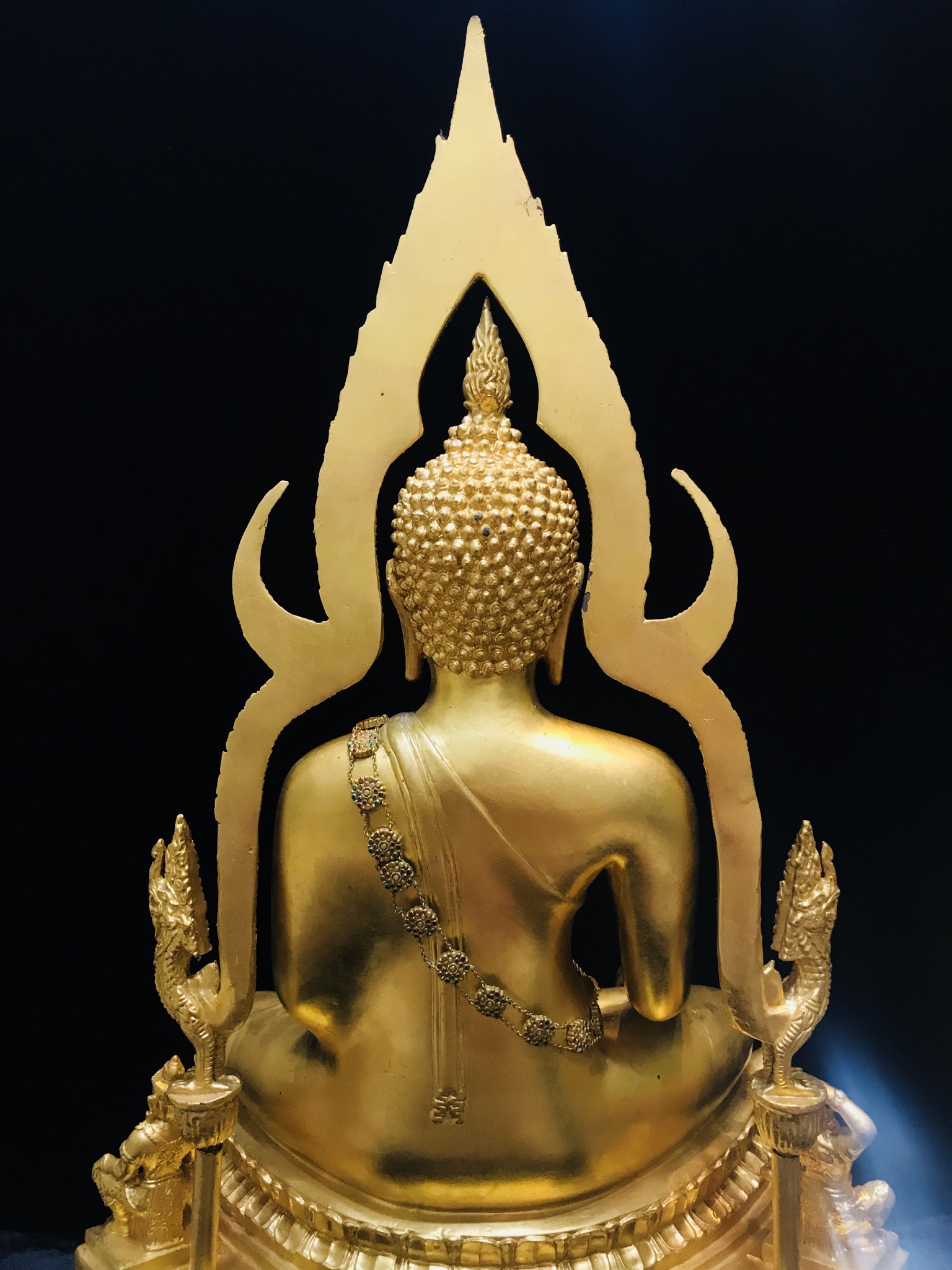 พระพุทธชินราช(จำลอง)ภปร. 84พรรษา เนื้อโลหะ ลงรักปิดทอง 100% ขนาดหน้าตัก 9 นิ้ว(ใต้ฐานบรรจุพระพุทธชินราชเนื้อผงพระราชทานมวลสาร จิตรลดาและเส้นพระเจ้า(เส้นผม))