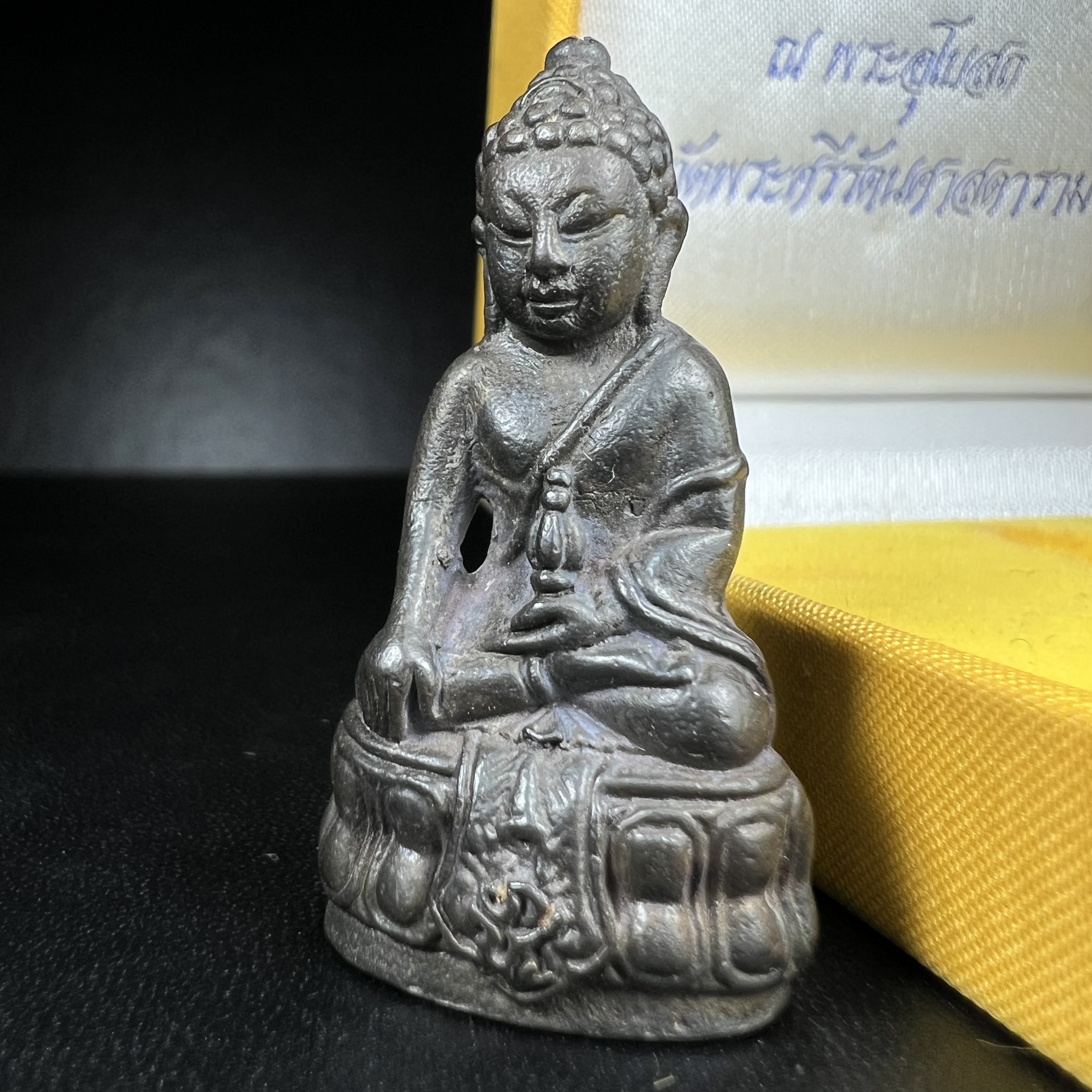 พระกริ่ง ภปร รุ่นสร้างหอพระมหาวิทยาลัยธรรมศาสตร์ ปี2542 เนื้อนวโลหะ มหาพิธี 3วาระอันยิ่งใหญ่(1ใน5000องค์)