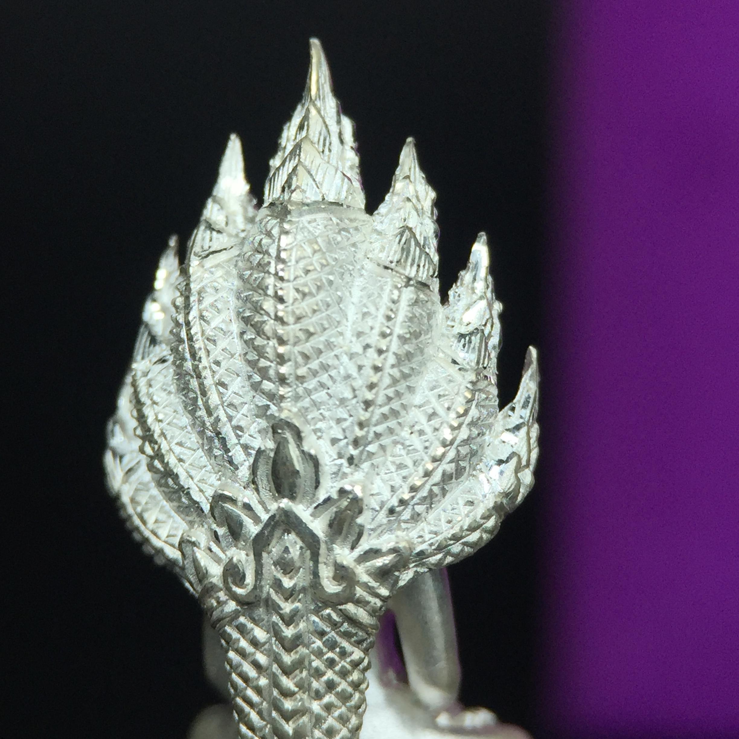 พระนาคปรก สธ. รุ่นสร้างพระอุโบสถเฉลิมพระเกียรติ 4 รอบ 84 พรรษา สมเด็จพระเทพรัตนราชสุดาฯ วัดบวรนิเวศวิหาร ปี 2543 พิมพ์เล็ก เนื้อเงินบริสุทธิ์ แบบพ่นทรายขัดเงาบางส่วน(สภาพ สวย กล่องบรรจุเดิมครบ)พิธีใหญ่ พุทธศิลป์งดงาม หายาก (1 ใน 2999 องค์)