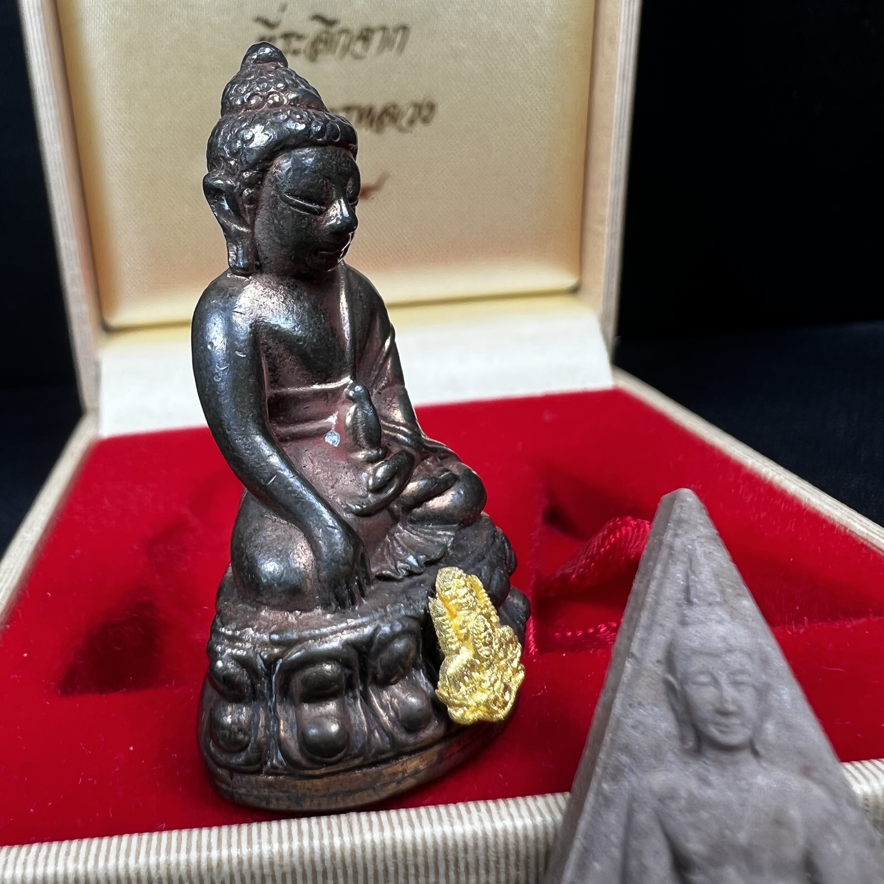 พระกริ่งเจริญโภคทรัพย์ พระพิมพ์จิตรลดา ที่ระลึกโครงการหลวง ปี2539(ชุดกรรมการหายาก)(1ใน1999ชุด)