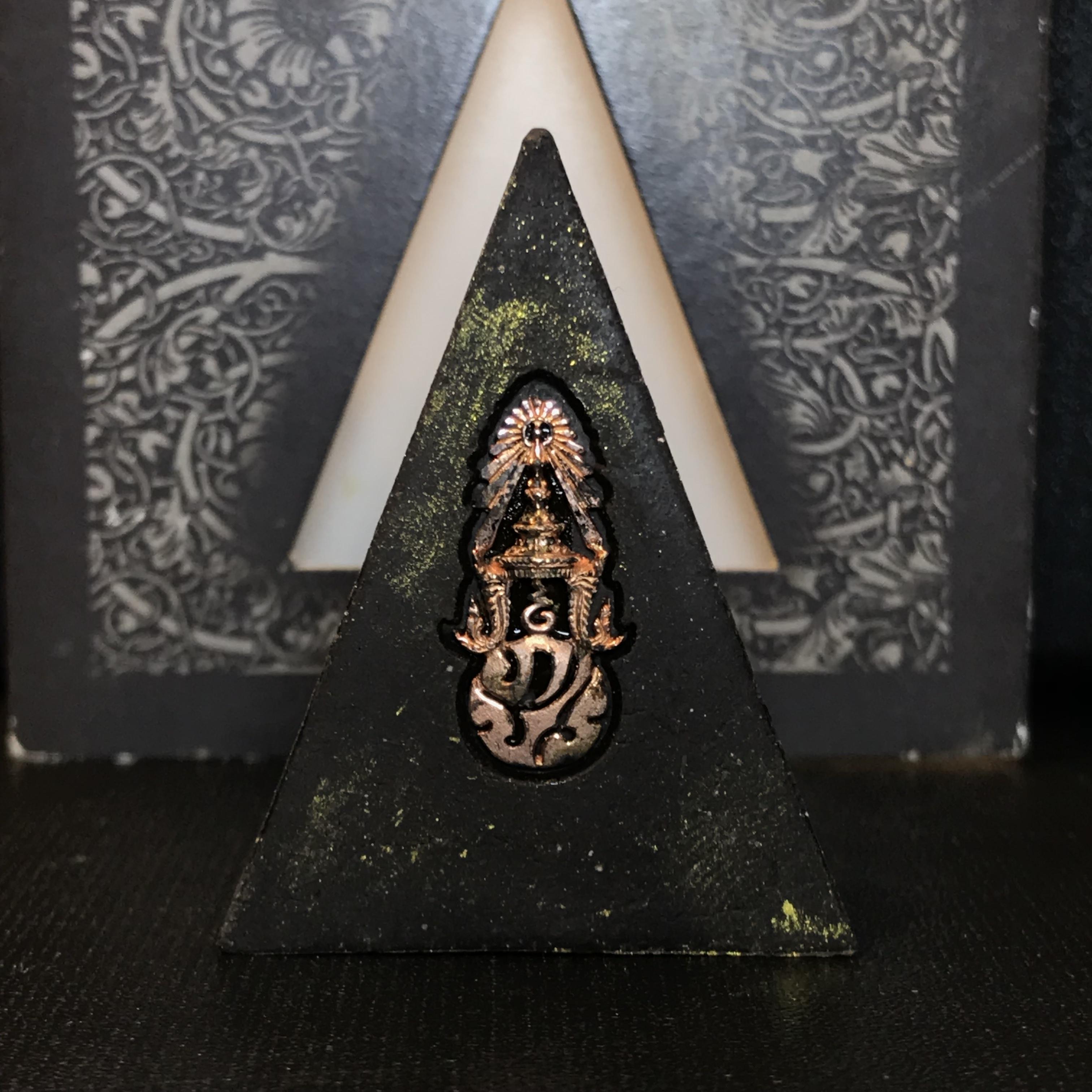 พระพุทธชินราช ภปร. โครงการ "เพราะแผ่นดินนี้ คือ แผ่นดินเกิด" ปี2548(รุ่นแรก) พระผงหลัง ภ.ป.ร. ทองแดง (พระราชทานเส้นพระเจ้า (เส้นผม)และมวลสารจิตรลดา)