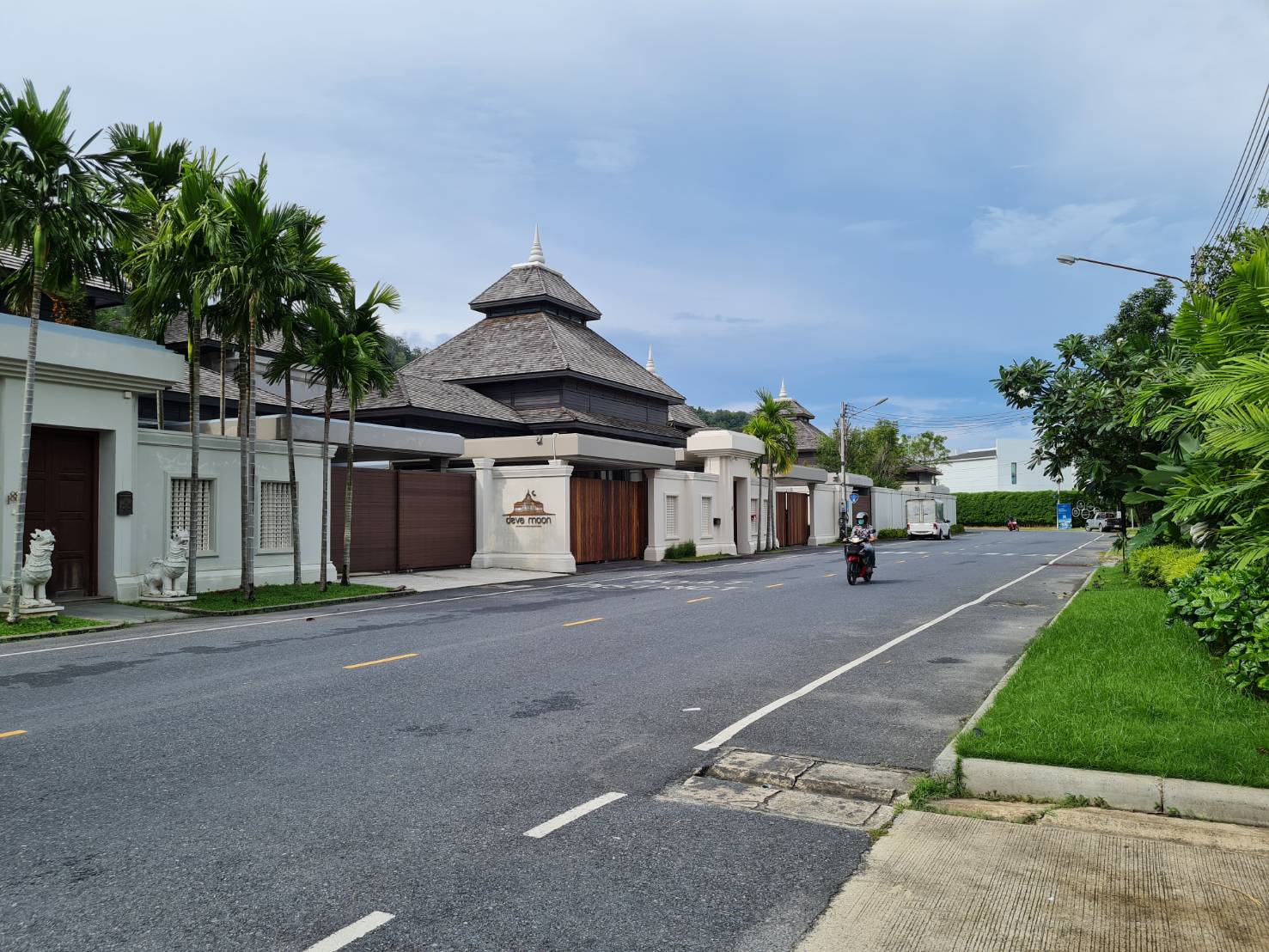 For Rent : 2Story beautiful house with big yard 3 bedroom