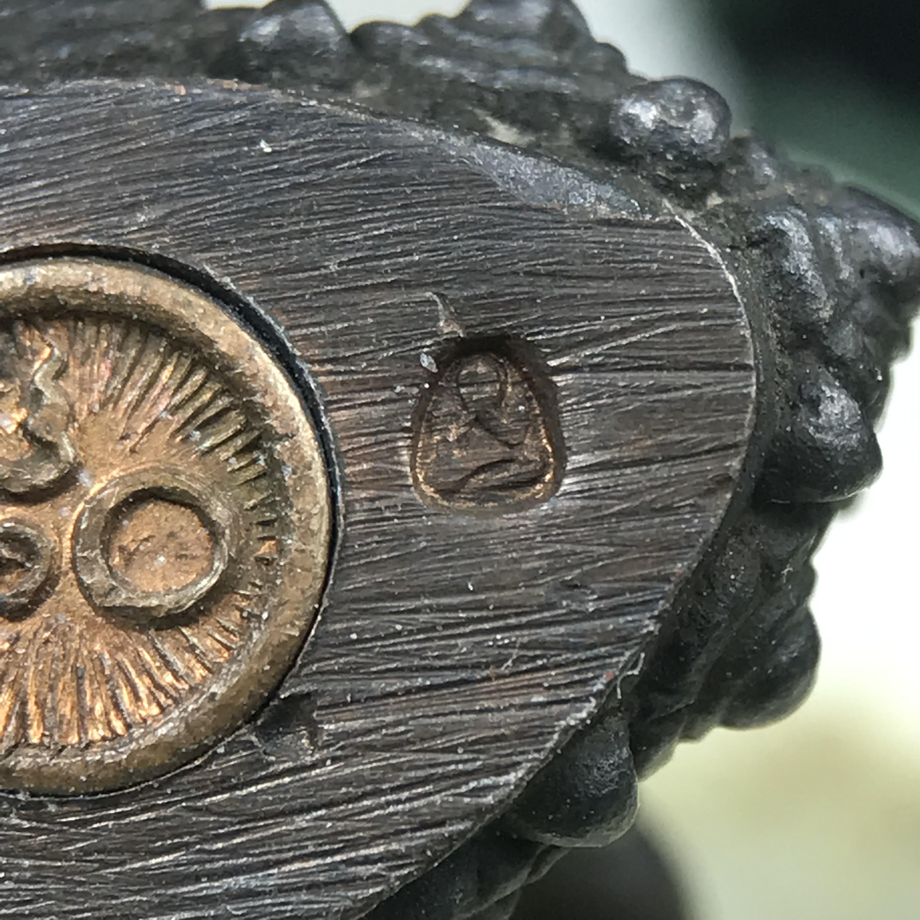 พระกริ่งวาสนา(รุ่นแรก) 80 พรรษา สมเด็จพระสังฆราช (วาสน์) วัดราชบพิธฯ ปี2521 เนื้อนวโลหะ(ตอกโค๊ตพระปิดตา) โดยมีหลวงปู่โต๊ะ วัดประดู่ฉิมพลีร่วมปลุกเสก พร้อมกล่องบรรจุเดิม(รุ่นแรก คอตั้งตรงได้สัดส่วน หายาก)