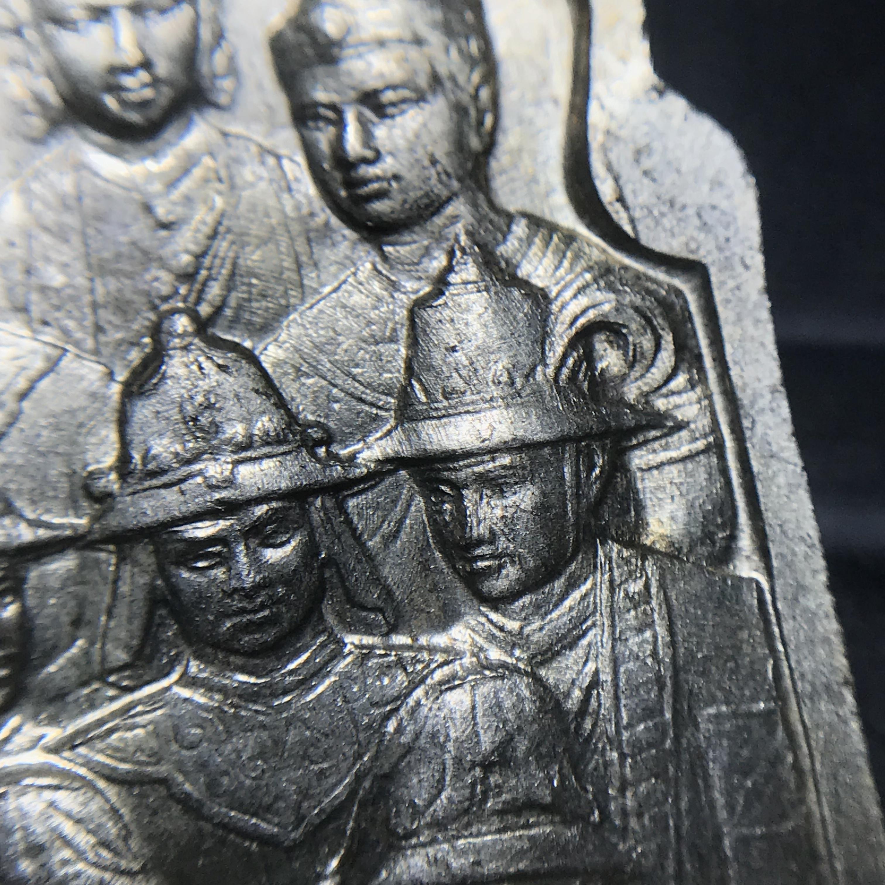 เหรียญนวมหาราชเฉลิมพระชนพรรษา 5 รอบ รัชกาลที่9 ปี 2530 เนื้อนวโลหะกล่องเดิม(หายาก)