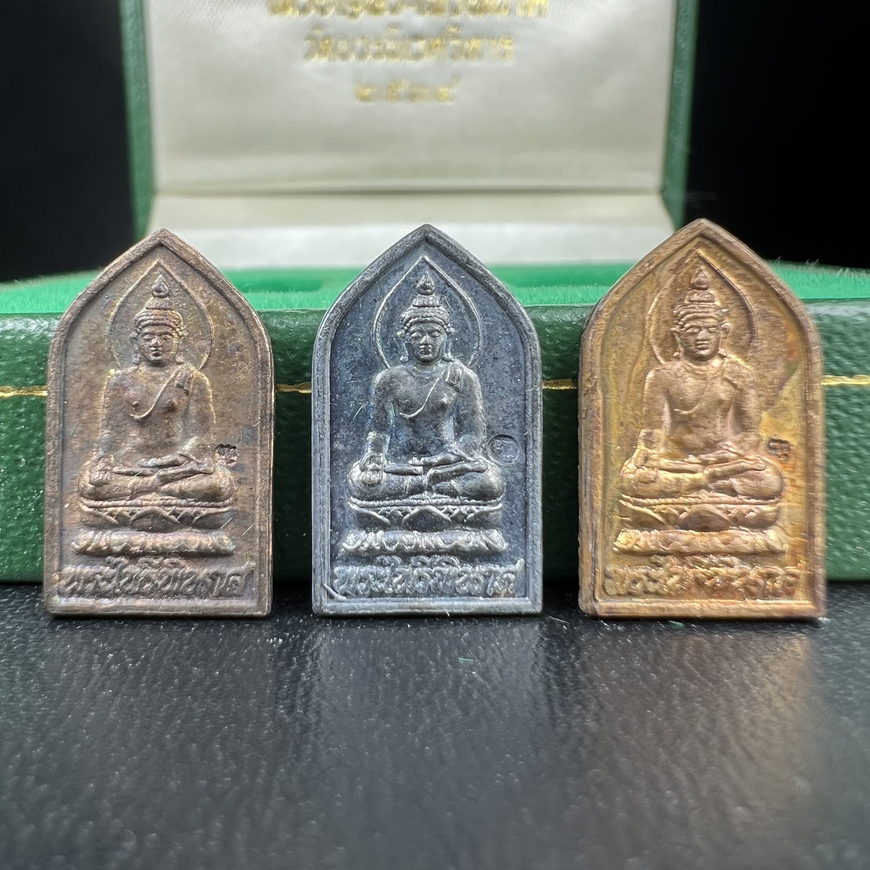 เหรียญพระไพรีพินาศ วัดบวรนิเวศราชวรวิหาร ปี2534 พิมพ์ห้าเหลี่ยม(เนื้อนวโลหะ-เนื้อเงิน-เนื้อทองแดง)(พระชุดหลักสายสมเด็จพระญาณสังวร สมเด็จพระสังฆราชองค์ที่19) (หายากสภาพสวยกล่องเดิมครบสมบูรณ์) 1ใน 700 ชุด