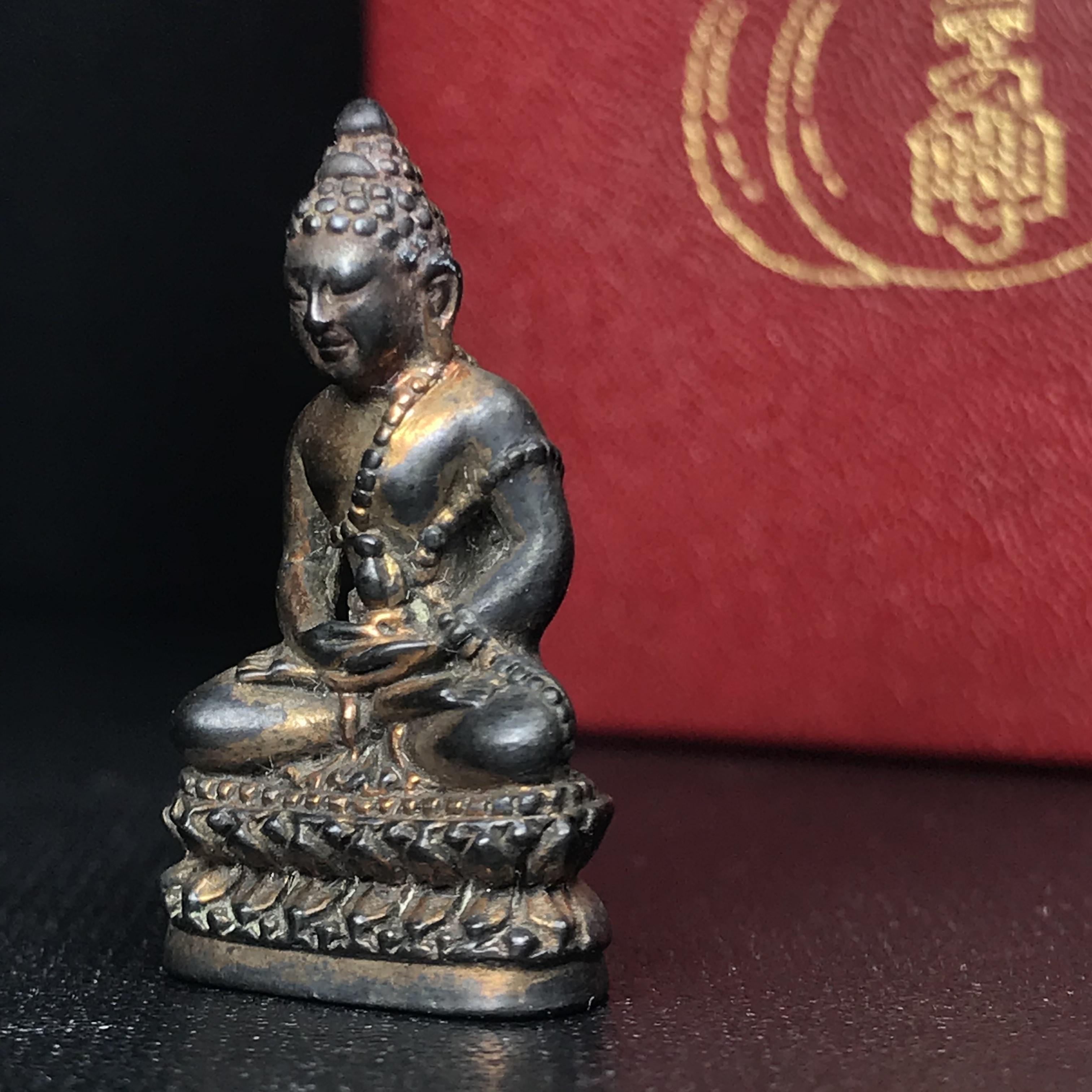 พระกริ่งโภคทรัพย์ วัดบวรนิเวศ ปี2535 เนื้อนวโลหะ(สมเด็จพระญาณสังวร พระสังฆราชสกลมหาสังฆปรินายกเสด็จเททอง)(พระนามมหามงคลพระราชทานให้ อุดมด้วยทรัพย์อันเป็นมงคล อุดมด้วยโชคลาภ และโภคทรัพย์ ดั่งมีถุงเงินถุงทองเก็บโชคลาภสมปรารถนา)(1ใน2500องค์)