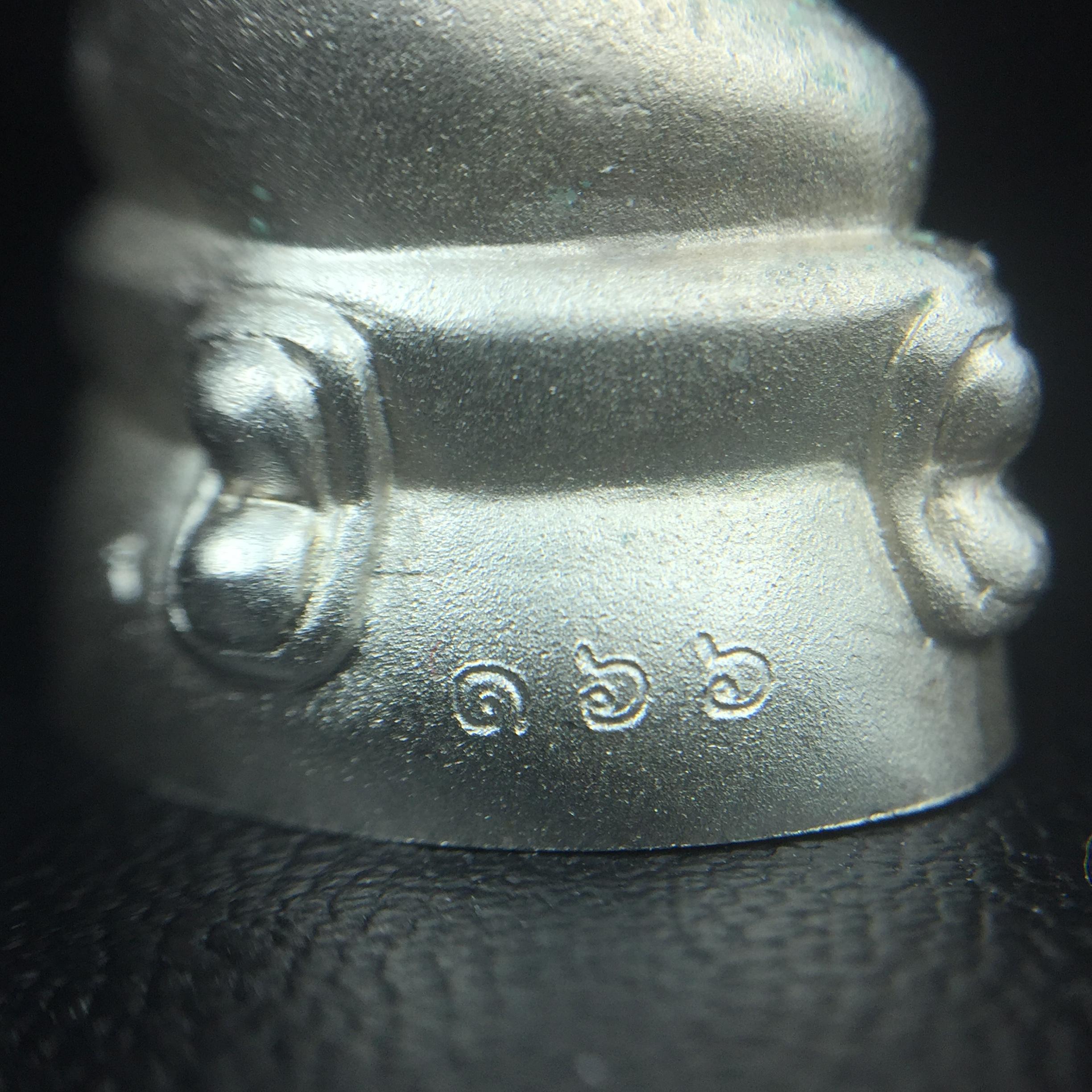 พระกริ่งสมเด็จญาณ วัดบวรนิเวศวิหาร เนื้อเงินบริสุทธิ์ 92.5% ตรากาญจนาภิเษกทองคำ(เนื้อทองคำแท้) พระราชทานแจกเมื่อ 3 ตุลาคม 2538 จัดสร้างในวโรกาส สมเด็จพระญาณสังวร สมเด็จพระสังฆราช ฉลองพระชนมายุครบ 82 พรรษา และฉลองครองราชสมบัติครบ 50 ปี รัชกาลที่ 9(หายาก)