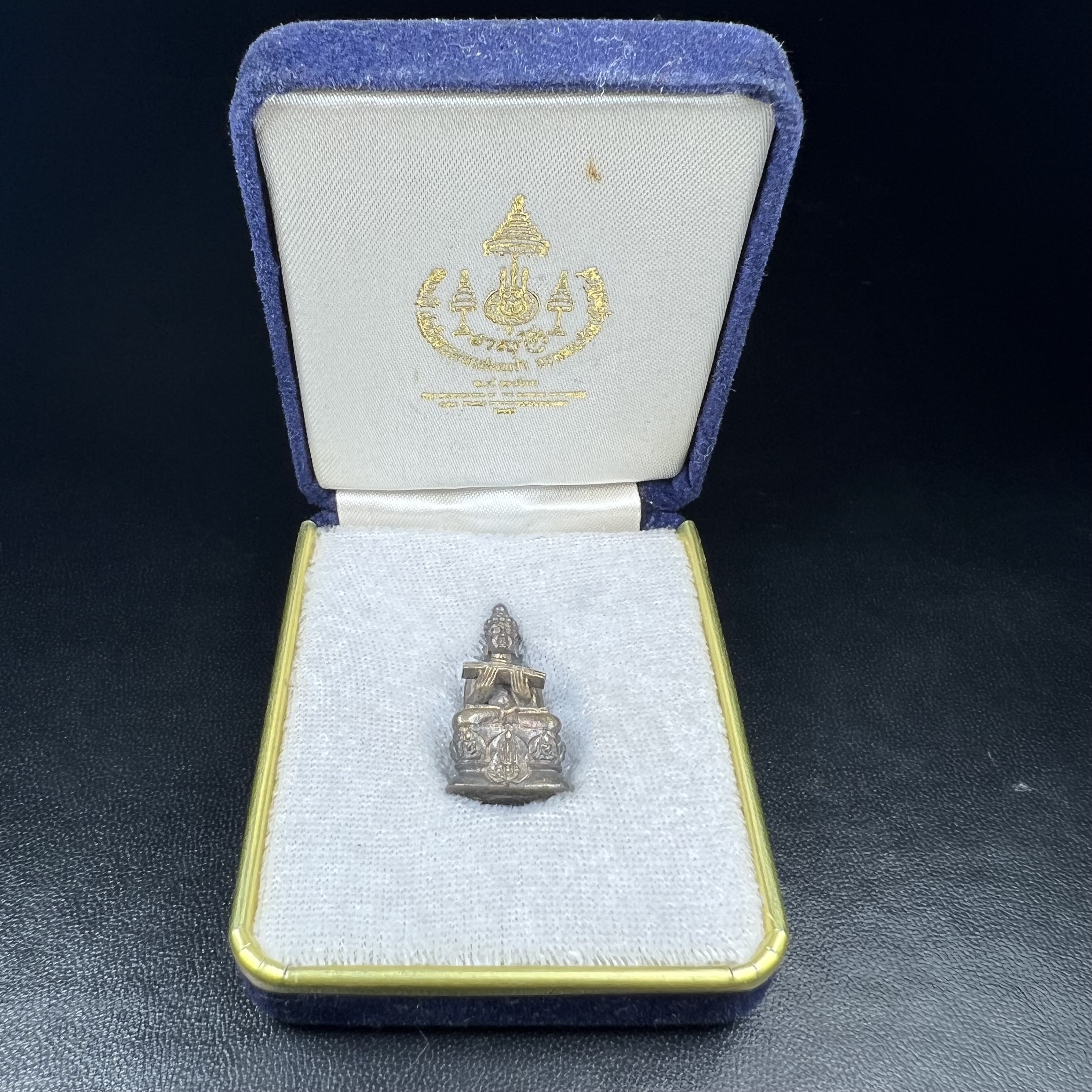 พระกริ่งปรมานุชิตชิโนรส วัดพระเชตุพนวิมลมังคลาราม(วัดโพธิ์) ปี2533 เนื้อเงิน ( ในหลวงรัชกาลที่9เสด็จเททอง)พิธีใหญ่ งดงามด้วยพุทธศิลป์เปี่ยมด้วยพุทธคุณ อีกหนึ่งรุ่นที่แนะนำสะสมบูชา