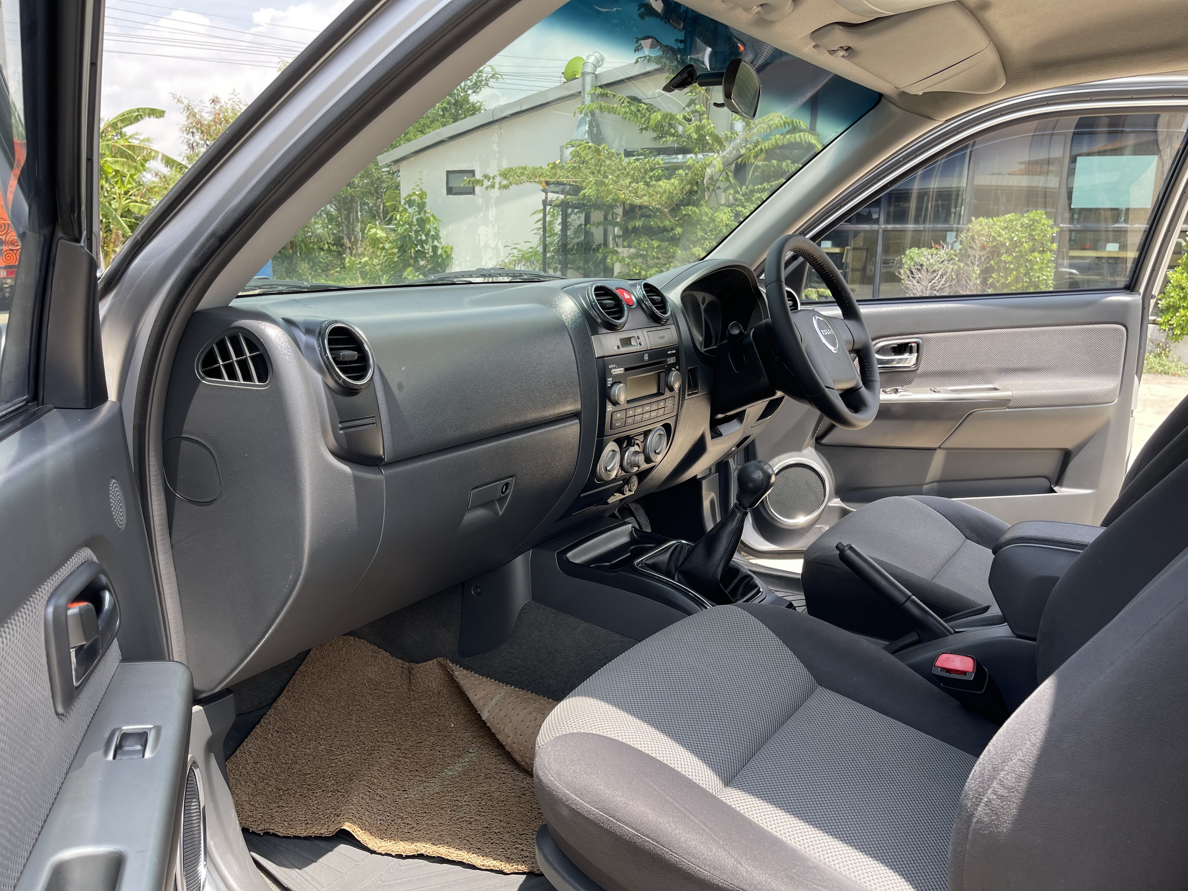 Isuzu Dmax Cab Hilander 2.5 Abs 2010 เงิน