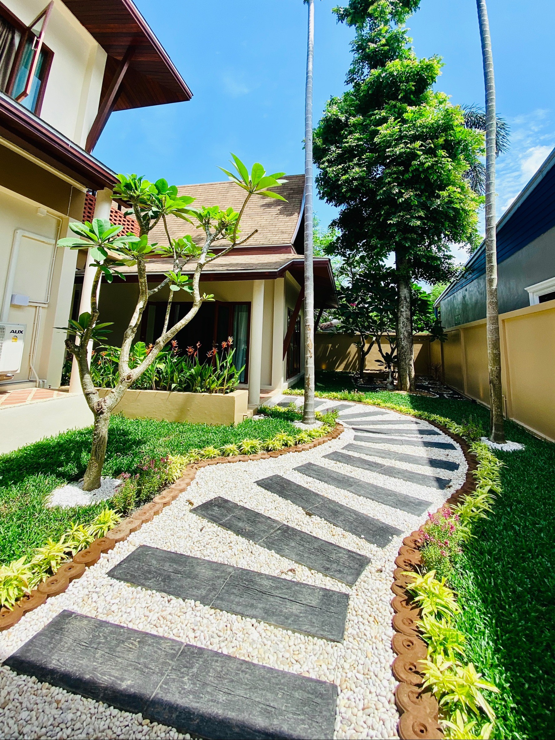 For Rent : Rawai, Stand alone pool villa, 3 bedrooms 4 bathrooms