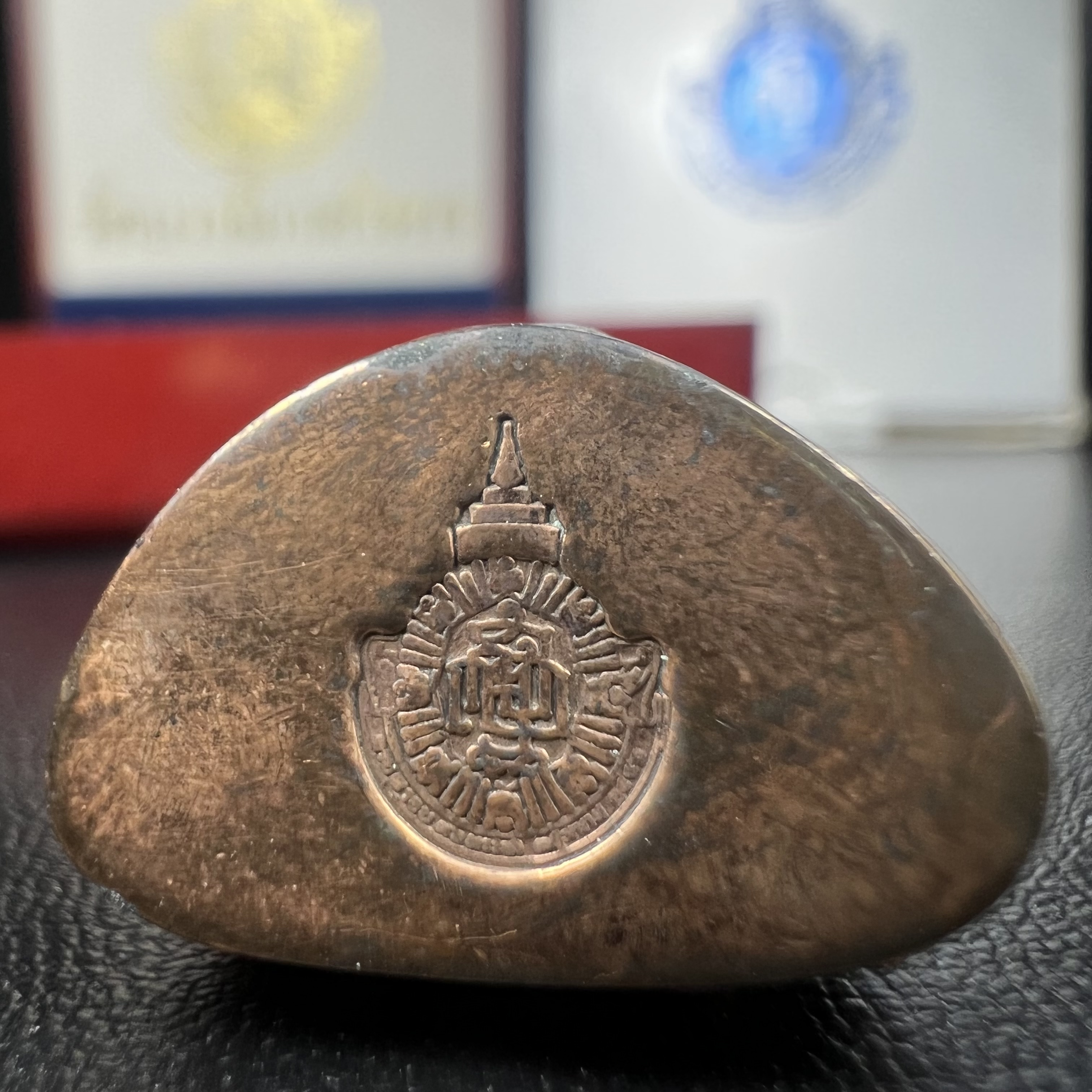 พระกริ่ง 8 รอบ ญสส. 96 พรรษา สมเด็จพระญาณสังวร สมเด็จพระสังฆราช สกลมหาสังฆปรินายก วัดบวรนิเวศวิหาร ปี 2552 เนื้อนวโลหะเต็มสูตรแก่ทองคำ(1 ใน 2999 องค์)