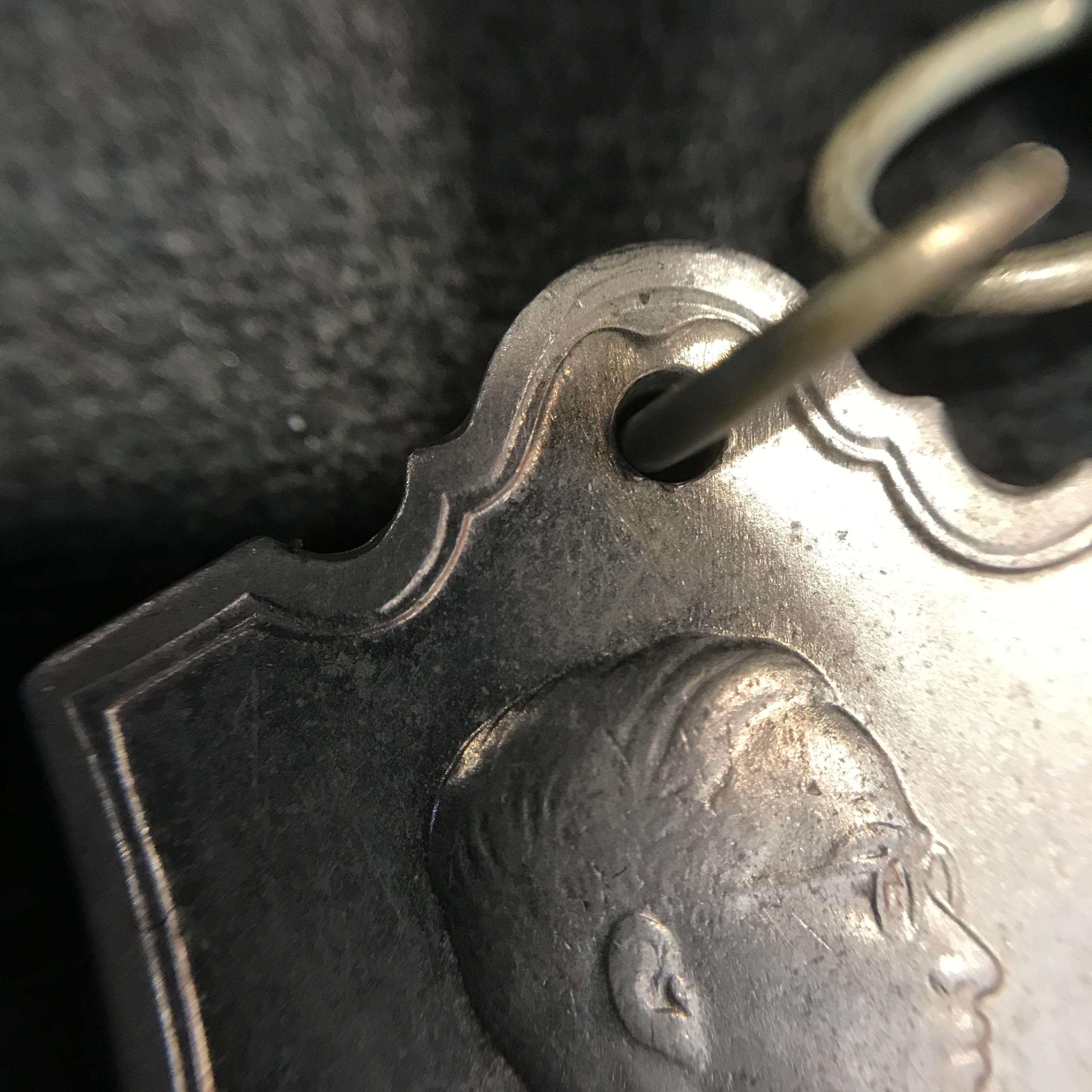 เหรียญอนุสรณ์มหาราช 3รอบ รัชกาลที่9 ปี2506 เนื้ออัลปาก้า โค๊ด "สว" สายโซ่คล้องเดิม(บล็อกแปดขีด)หายาก