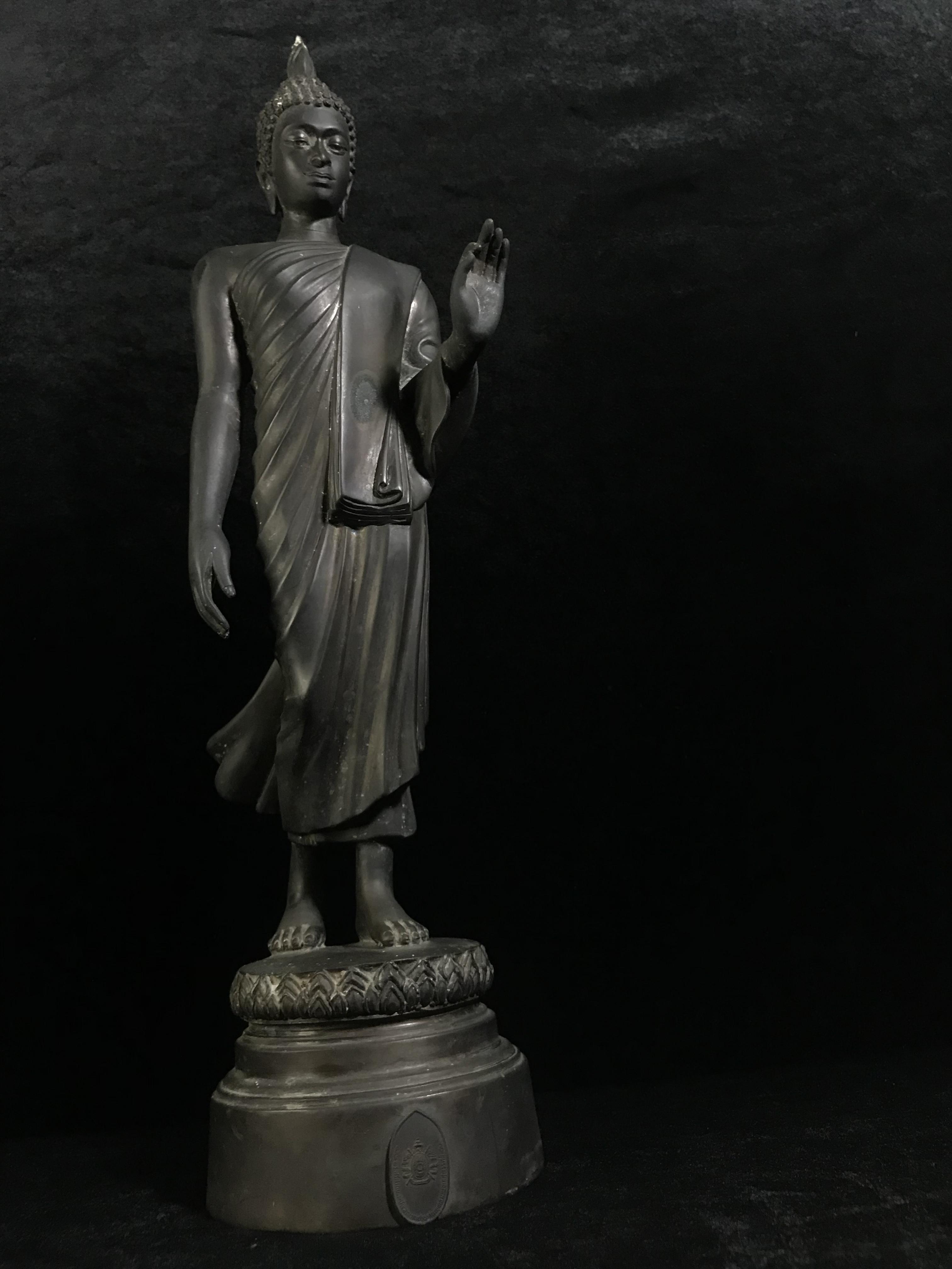 พระบูชา 25พุทธศตวรรษ พระศรีศากยะทศพลญาณ ประธานพุทธมณฑลสุทรรศน์ ปี 2531 ตราสัญลักษณ์พระราชพิธีรัชมังคลาภิเษก ปี 2531 หมายเลข (๑๕)๕๘๓ ขนาดความสูง 15 นิ้ว รวมฐานสูง 18 นิ้ว(นิยมหายาก)