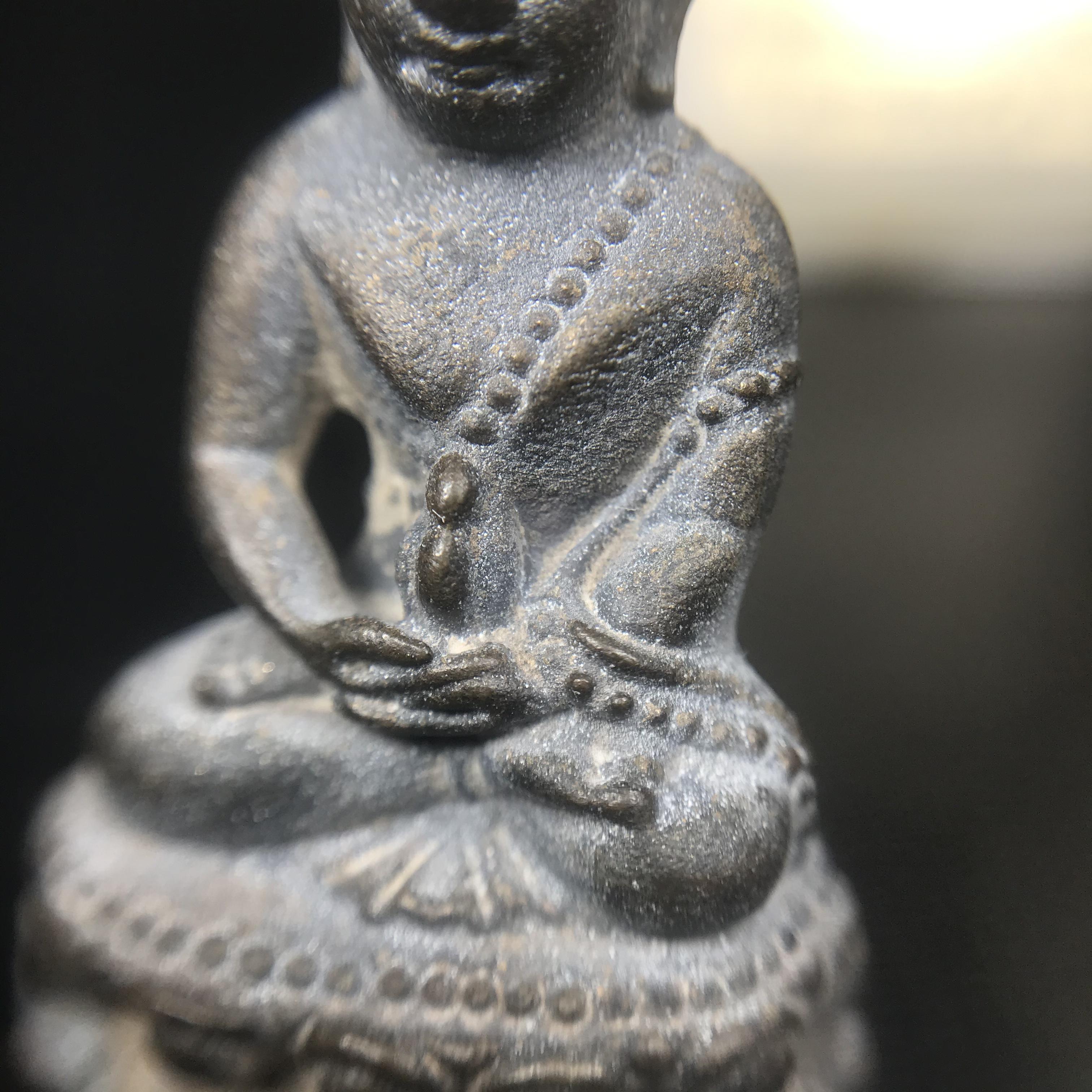 พระกริ่งชินบัญชรฉลองพระชันษา 100 ปี สมเด็จพระญาณสังวร วัดบวรนิเวศวิหาร ปี 2556 เนื้อนวโลหะผสมทองคำก้นทองแดง พิธีใหญ่ มวลสารเด่น นิยม(1 ใน 2556 องค์)