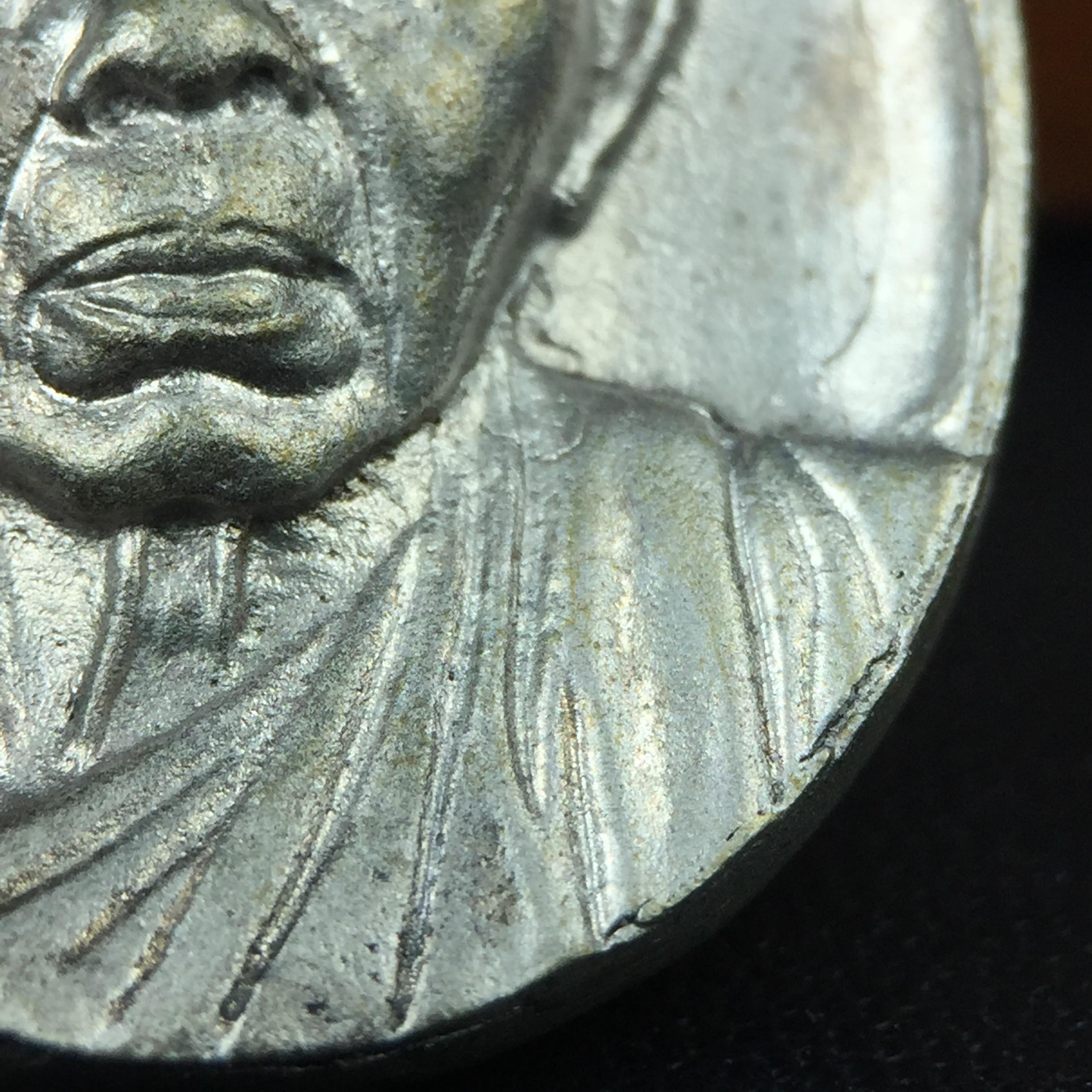 เหรียญรูปเหมือนพระญาณวิทยาคมเถร (หลวงพ่อคูณ ปริสุทโธ)ชุดกาญจนาภิเษกครองราชย์ครบ 50 ปี วัดบวรนิเวศวิหาร ปี 2538 เหรียญหล่อเนื้อนวโลหะ(พิเศษกรรมการมีรอยจาร ตอกโค๊ดหมายเลข ๑๗๘)(หายากพบเจอน้อยมาก)(พร้อมกล่องบรรจุเดิมลายไม้สีน้ำตาลมีตรากาญจนา) พิธีใหญ่