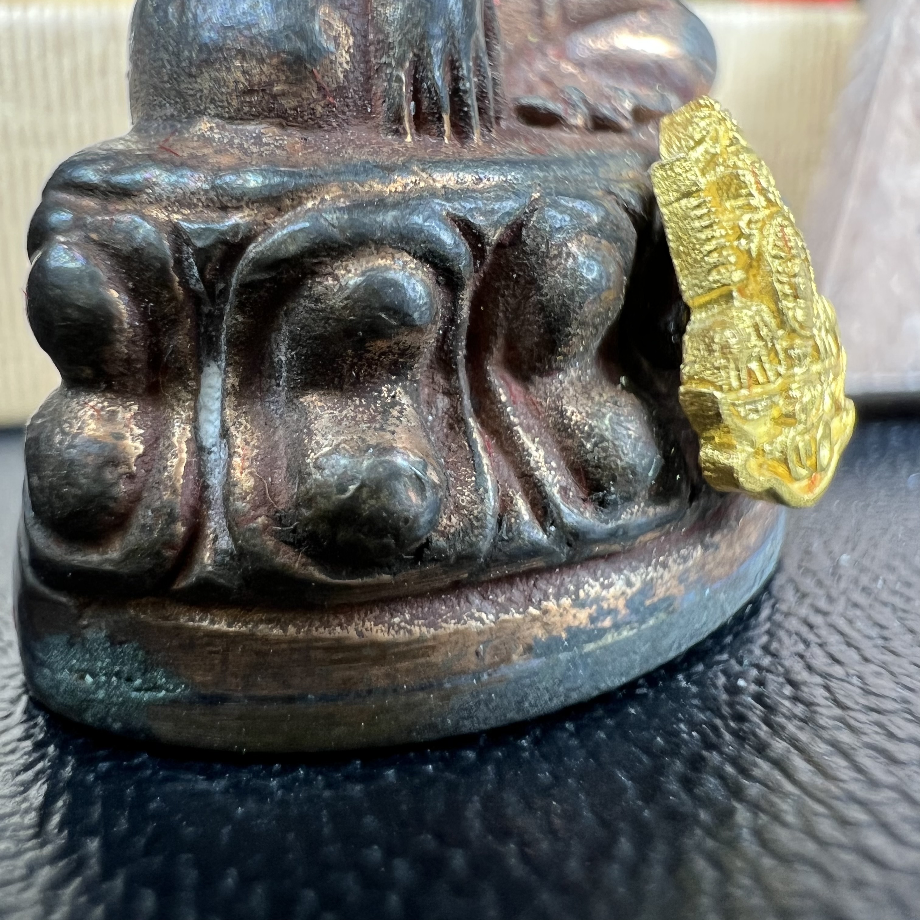 พระกริ่งเจริญโภคทรัพย์ พระพิมพ์จิตรลดา ที่ระลึกโครงการหลวง ปี 2539 ฉลองครองราชสมบัติครบ 50 ปี รัชกาลที่ 9 ตรากาญจนาภิเษกทองคำ(เนื้อทองคำแท้)(ชุดกรรมการหายาก)(1ใน1999ชุด)