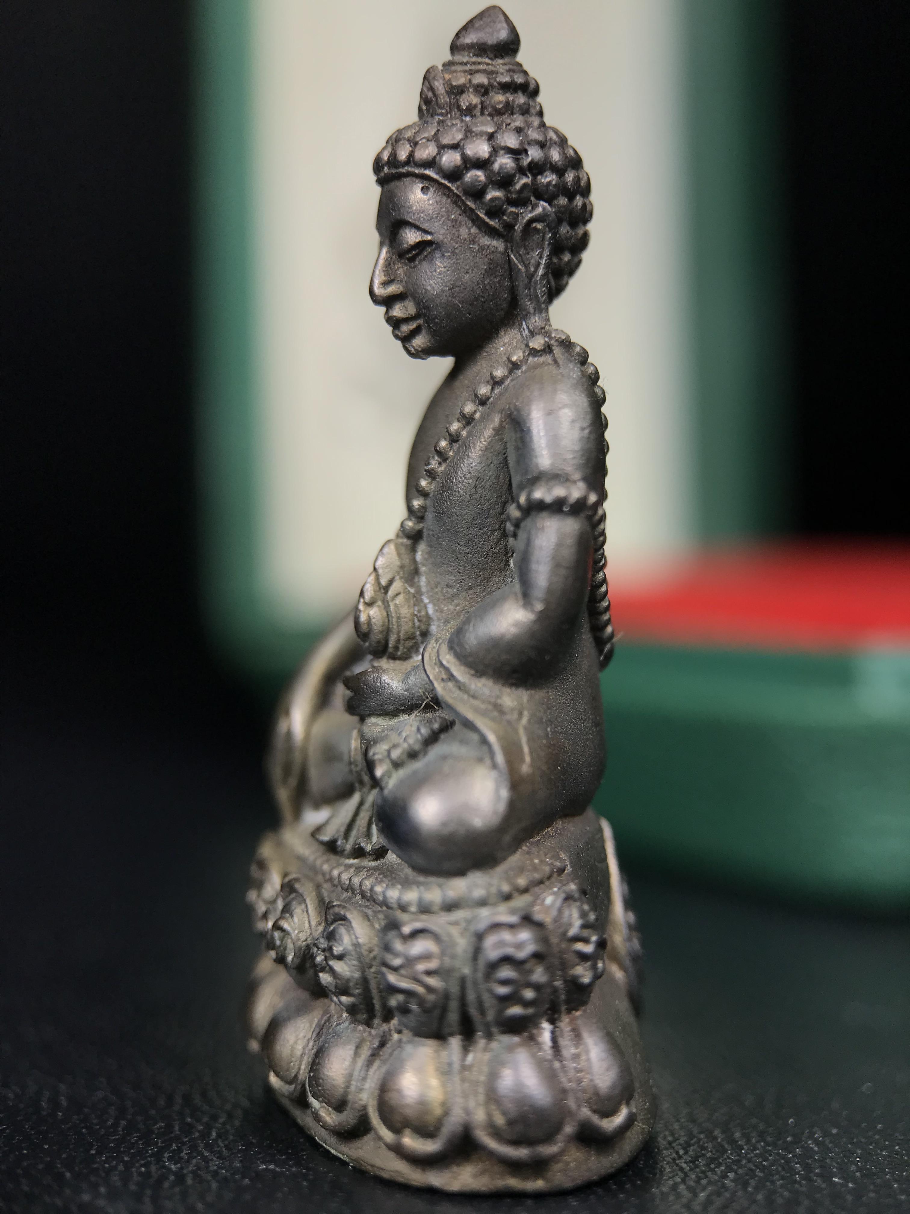 พระกริ่งวาสนา สมเด็จพระสังฆราช(วาสน์)วัดราชบพิธฯ ปี 2531 เนื้อนวโลหะ สร้างเป็นที่ระลึกในคราวที่สมเด็จพระอริยวงศาคตญาณ สมเด็จพระสังฆราช(วาสน์ วาสโน)มีพระชนมายุครบ90พรรษา(ในหลวง ร.9 เสด็จในพิธี)งานแกะแม่พิมพ์โดย นายช่างเกษม มงคลเจริญ)(1ใน1991องค์)