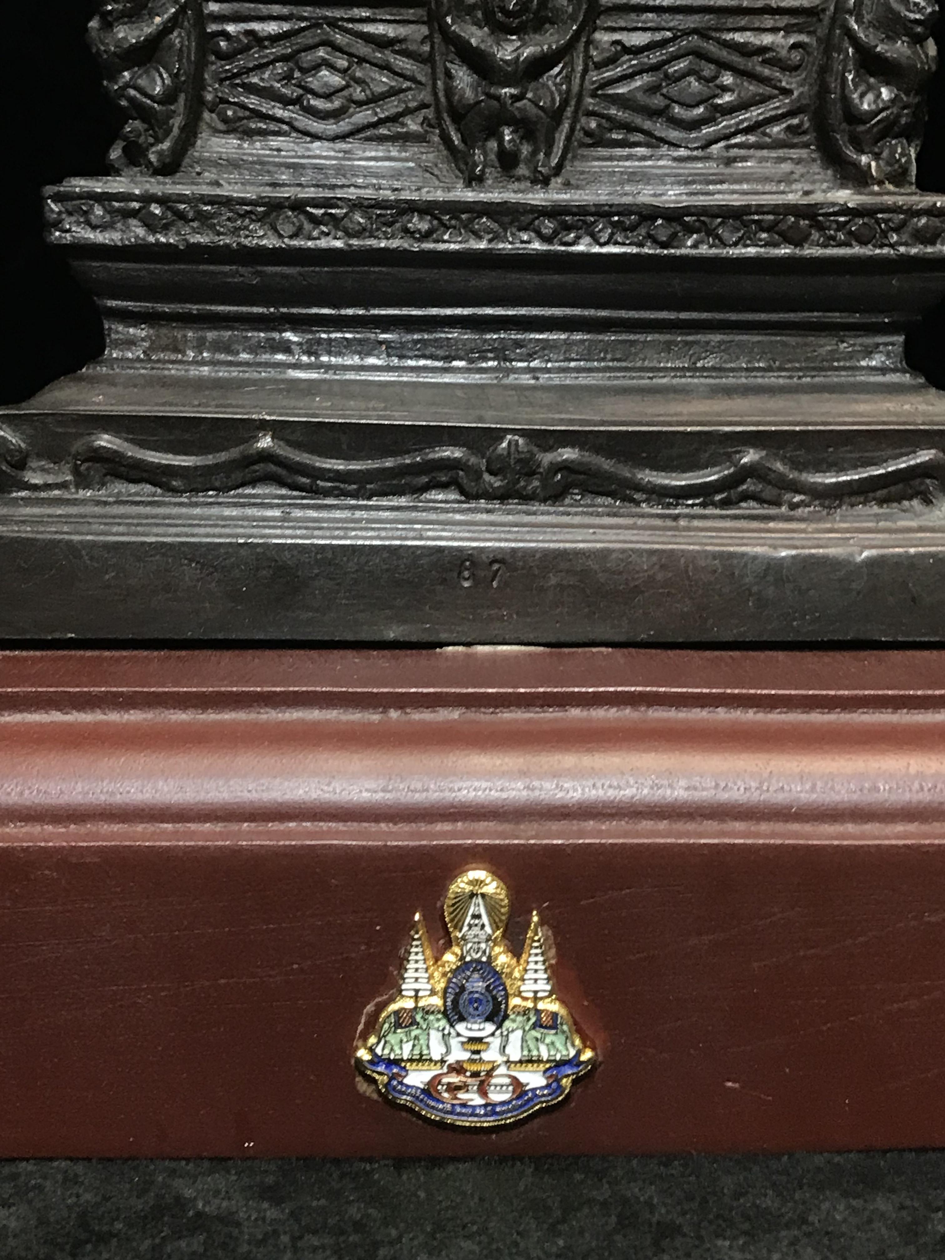 พระบรมรูปหล่อพระบาทสมเด็จพระพุทธยอดฟ้าจุฬาโลกมหาราช (ร.1) ทรงนั่งบัลลังก์ จัดสร้างโดยรัฐสภาผู้แทนราษฎร เนื้อโลหะสัมฤทธิ์ ปี 2539(หายาก)