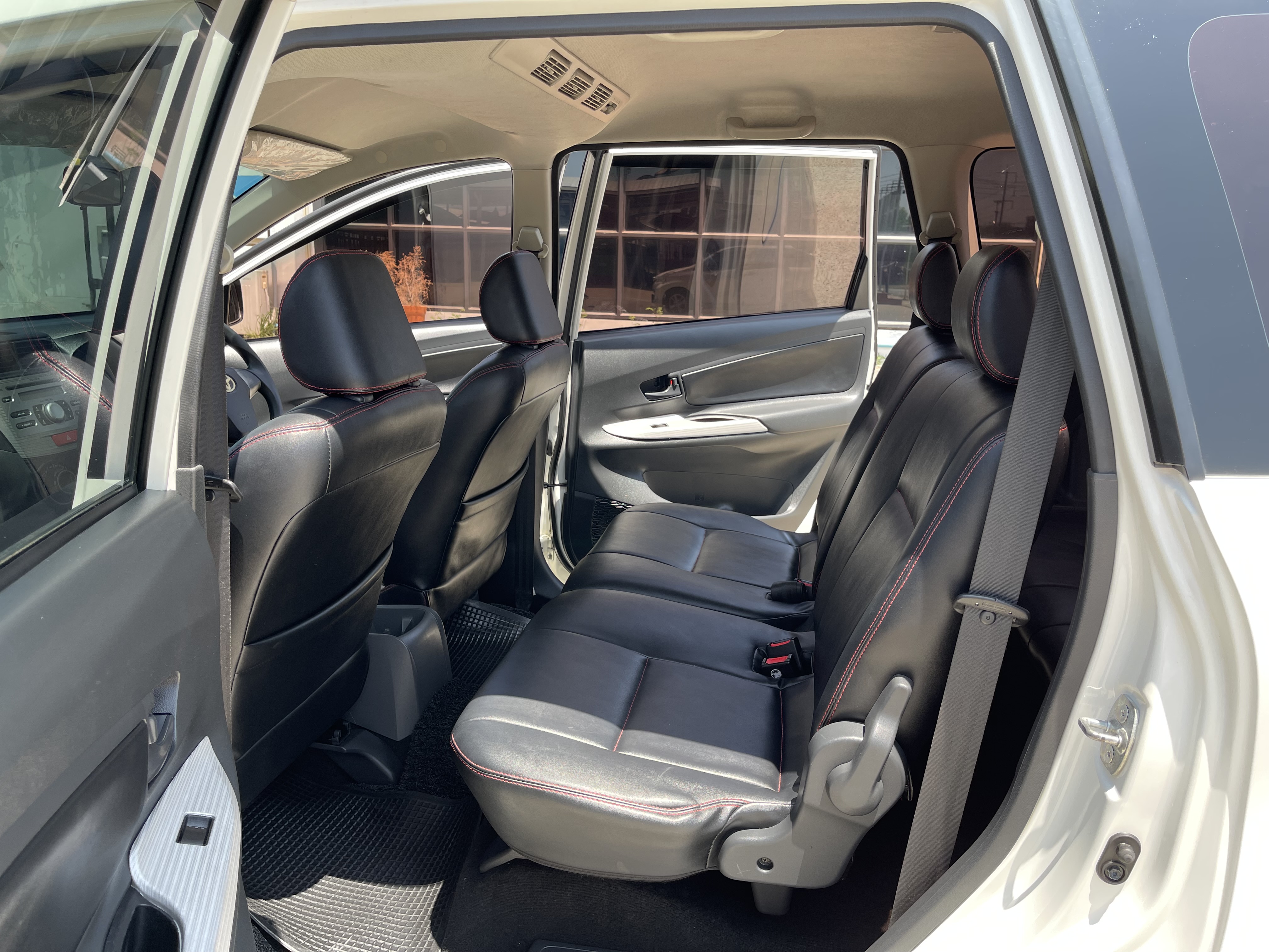 Toyota Avanza 1.5 S At 2013 ขาว