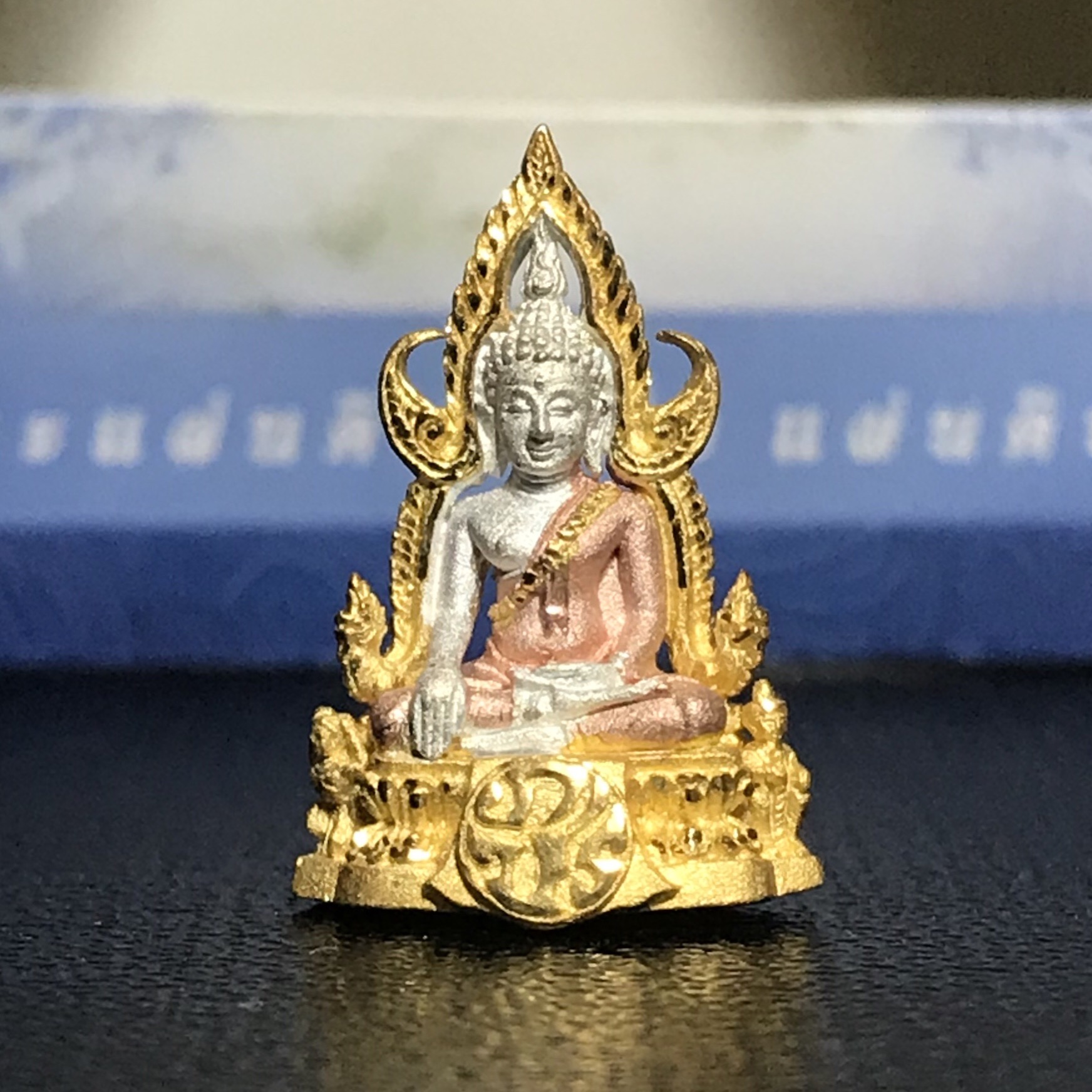 พระพุทธชินราช ภปร. โครงการ เพราะแผ่นดินนี้คือแผ่นดินเกิด เนื้อเงินชุบสามกษัตริย์ ปี2551 ขนาดหน้าตัก1/4นิ้ว (สวยงามหายาก)