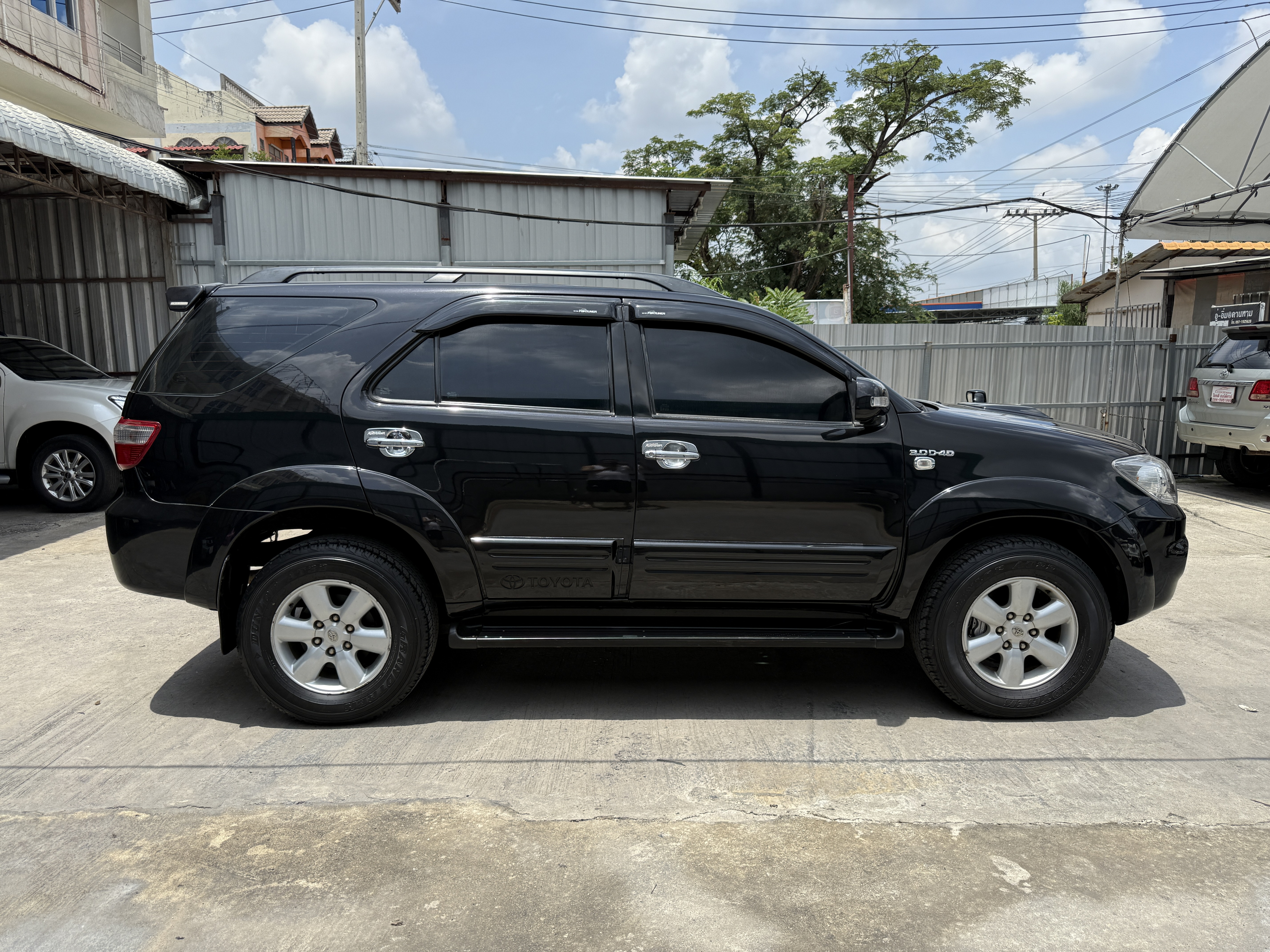 Toyota Fortuner 3.0 V 2WD At 2010 ดำ