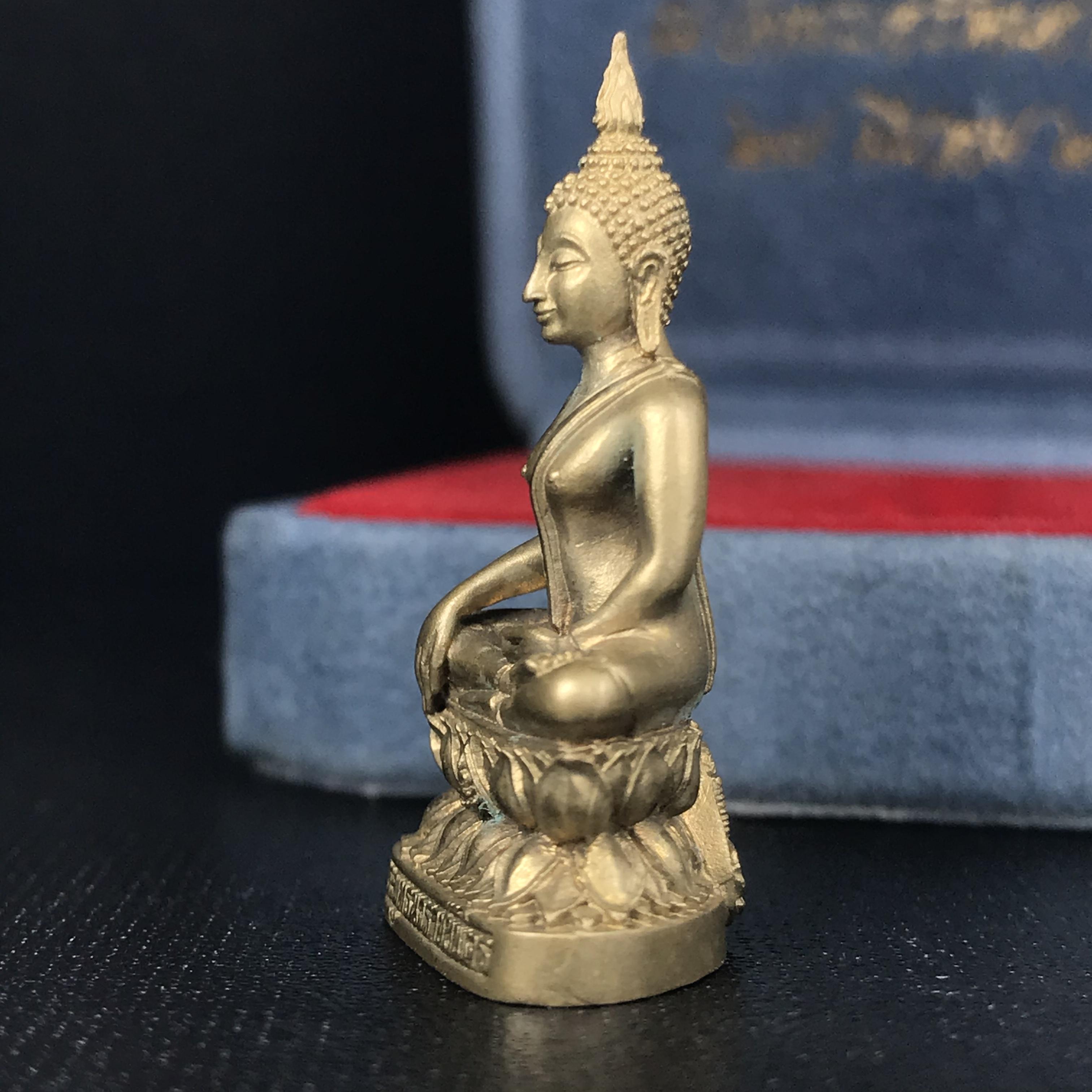 พระกริ่งพระพุทธนวราชบพิตร ครองสิริราชสมบัติครบ 50 ปี พ.ศ.2540 เนื้อทอง93 ชุดพระราชทาน(หายาก)