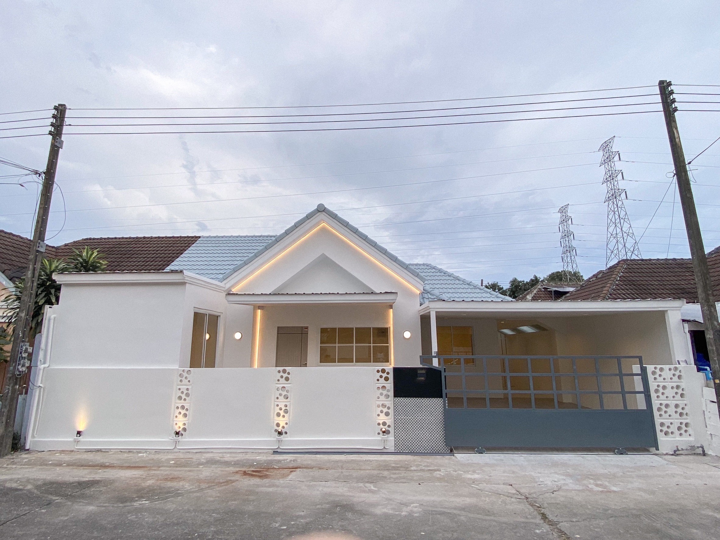 For Sale : Bypass, One-story semi-detached house, 3 Bedrooms 2 Bathrooms