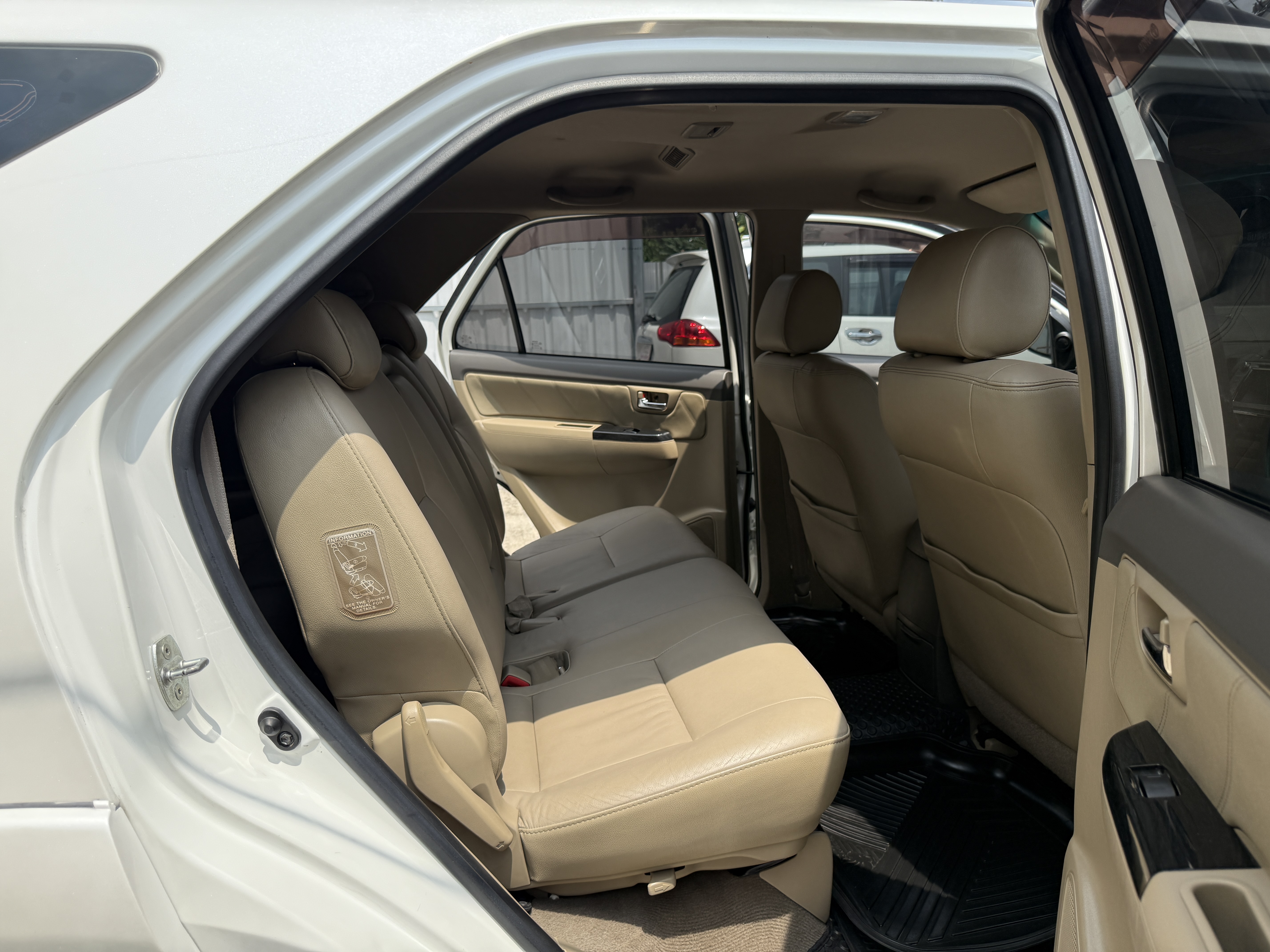 Toyota Fortuner Champ 3.0 V Navi 4WD At 2013 ขาวมุก