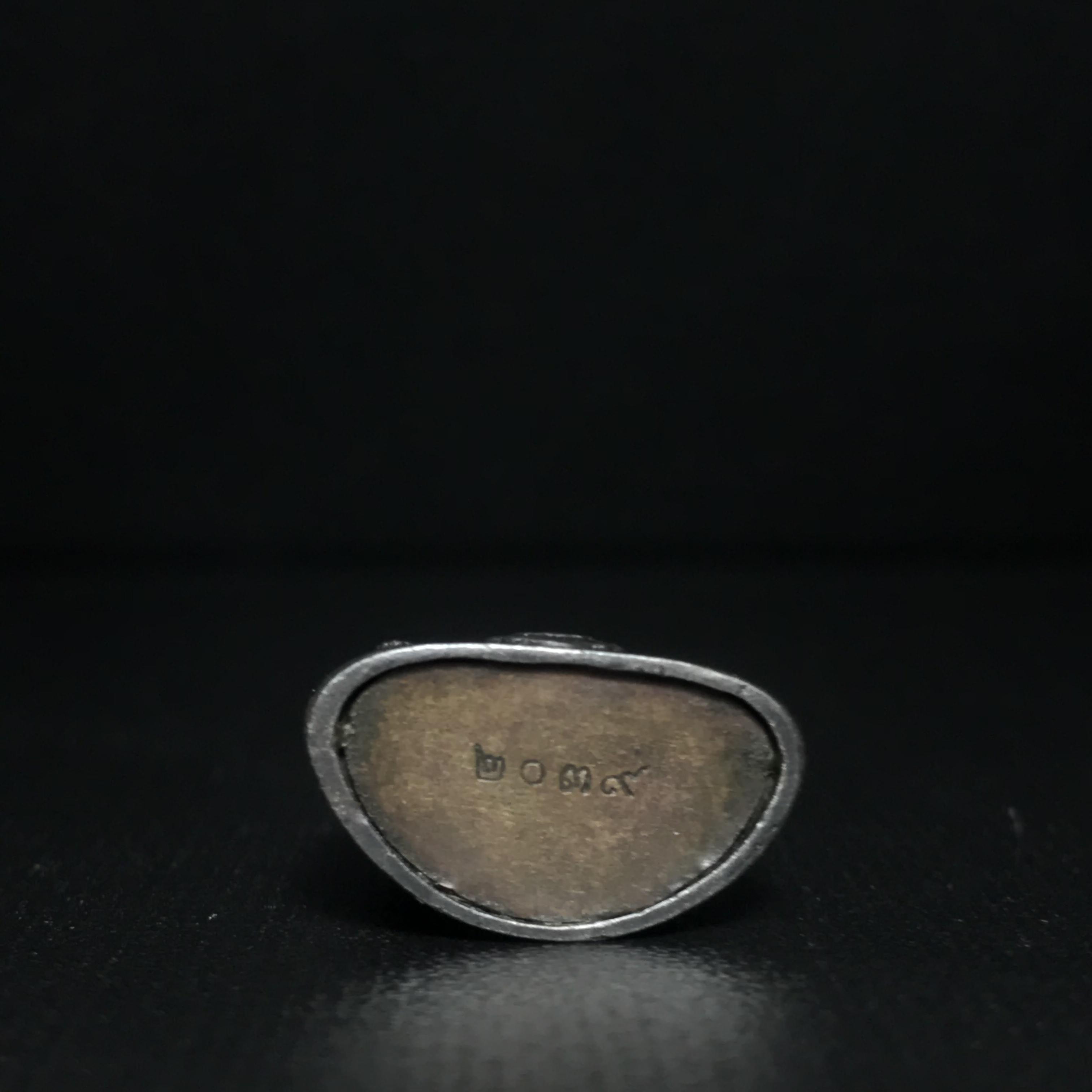 พระกริ่งไพรีพินาศ เฉลิมพระเกียรติ พระบาทสมเด็จพระเจ้าอยู่หัวรัชกาลที่9 พระชนมพรรษา 6 รอบ ปี2542 เนื้อนวโลหะผสมทองคำ(บรรจุเหล็กไหล)ดีนอก-ดีใน