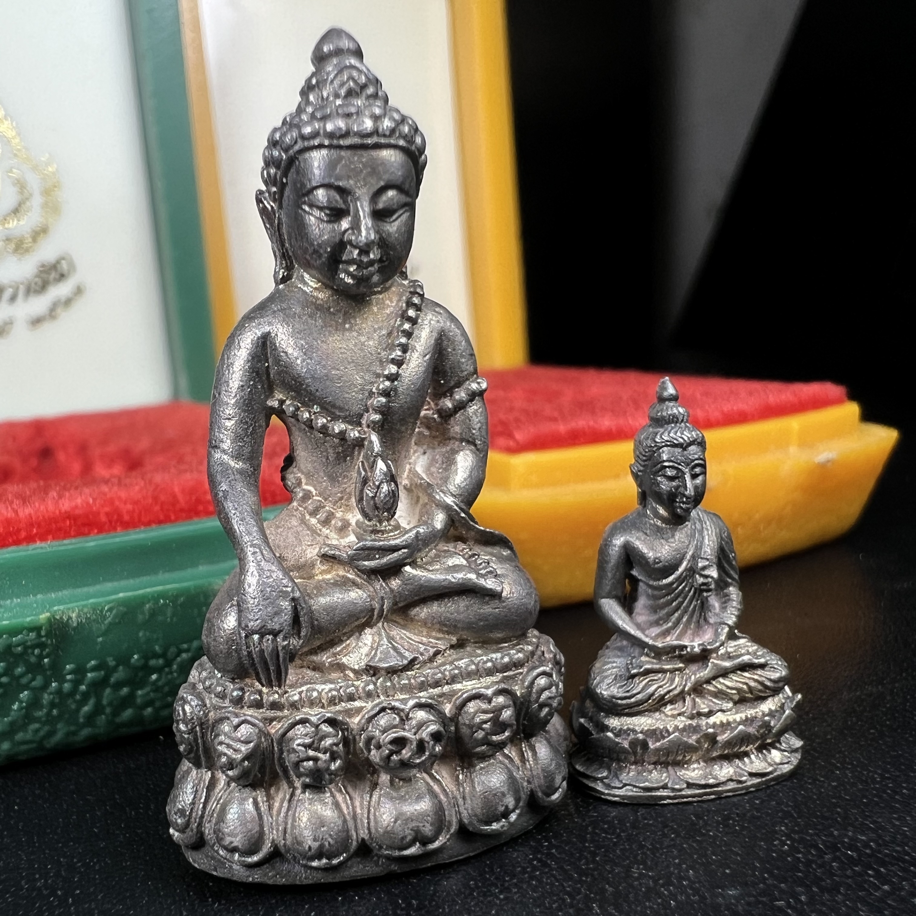 พระกริ่ง-พระชัยวัฒยน์วาสนาสมเด็จพระสังฆราช(วาสน์)วัดราชบพิธฯปี2531 เนื้อเงิน สร้างเป็นที่ระลึกในคราวที่สมเด็จพระอริยวงศาคตญาณ สมเด็จพระสังฆราช(วาสน์ วาสโน)มีพระชนมายุครบ90พรรษา(ในหลวง ร.9 เสด็จในพิธี)งานแกะแม่พิมพ์โดย นายช่างเกษม มงคลเจริญ)หายาก