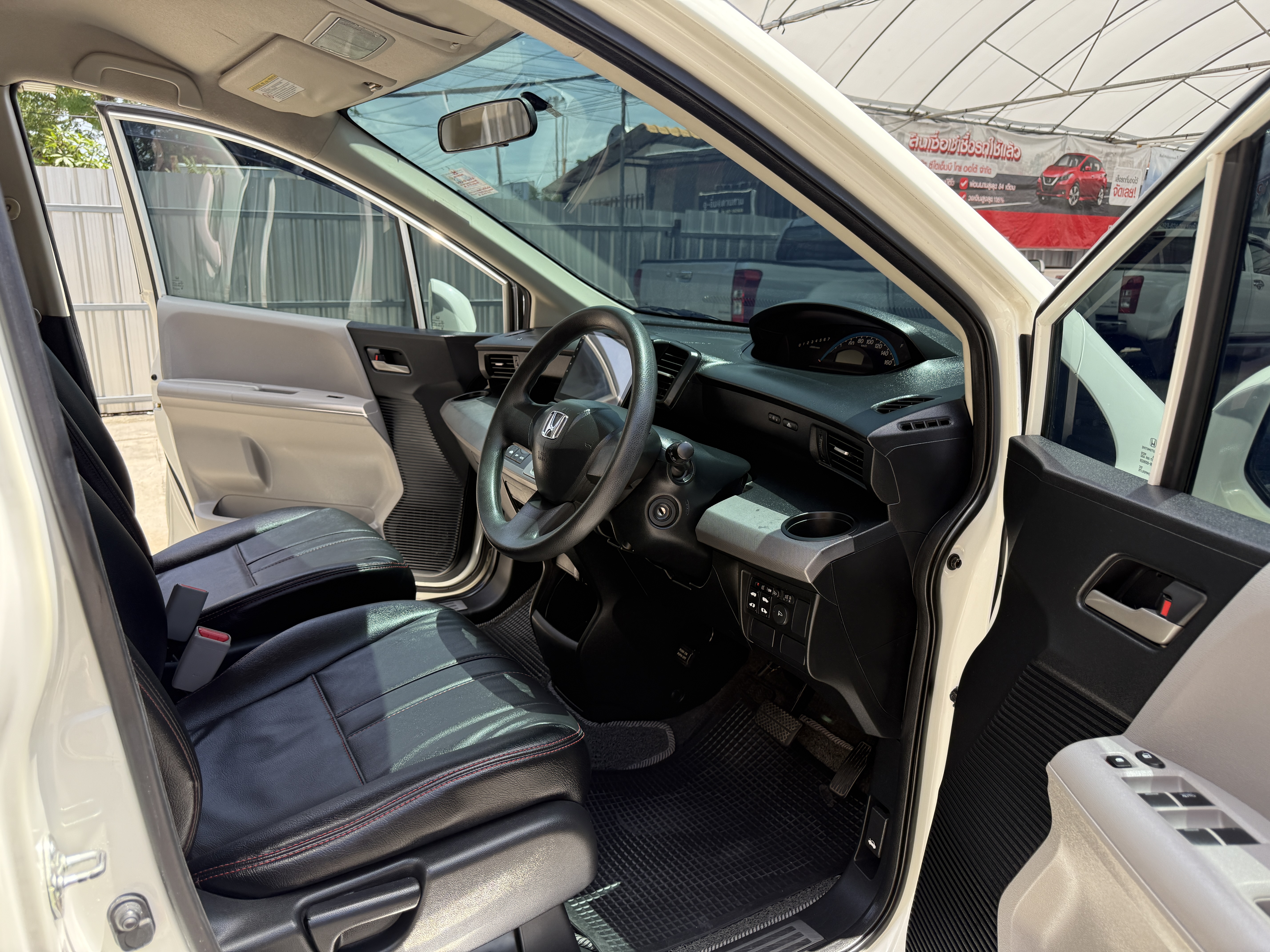 Honda Freed 1.5 E At 2012 ขาวมุก